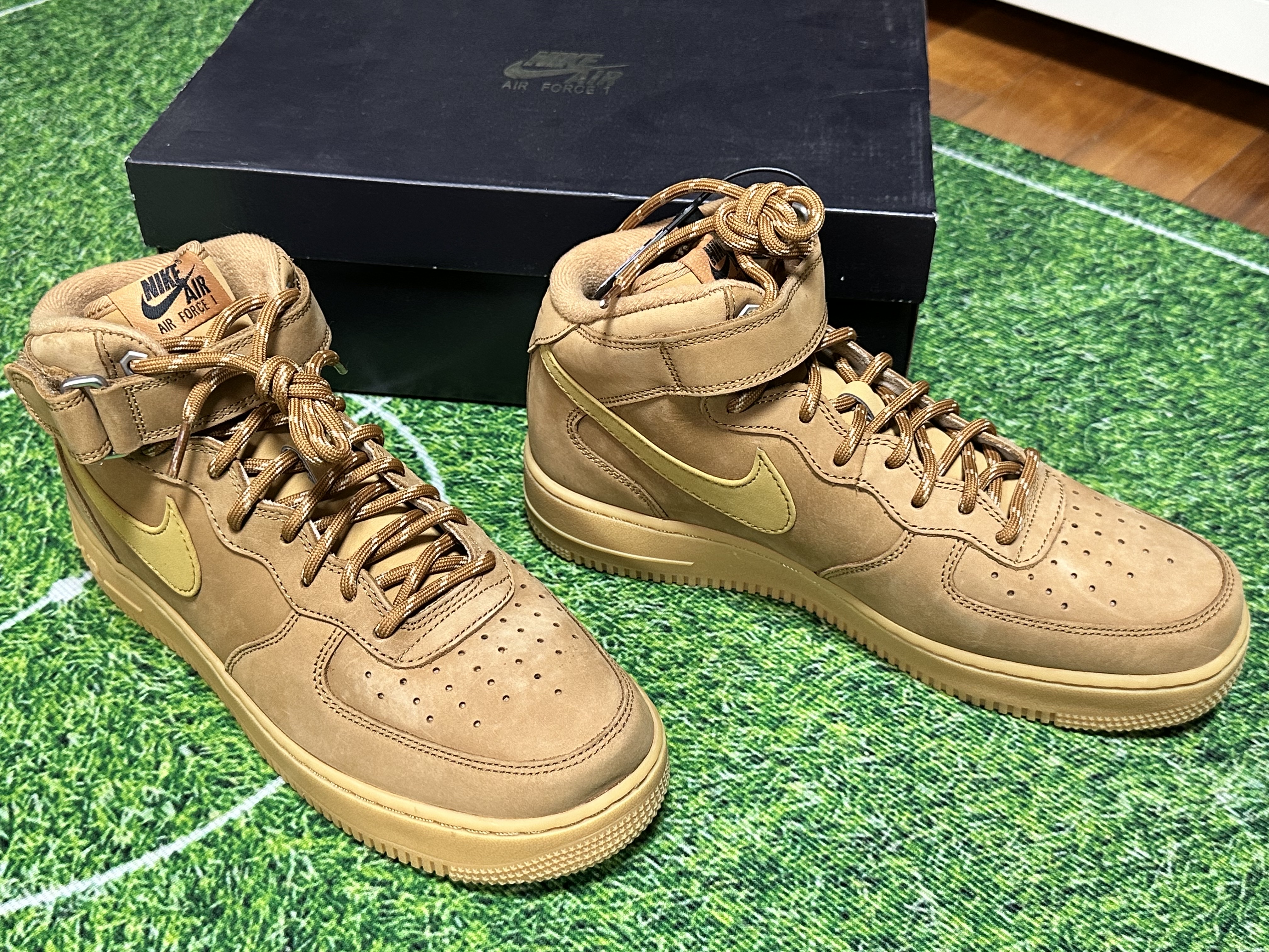Nike Air Force 1 Mid '07 WB Flax 착용 스타일