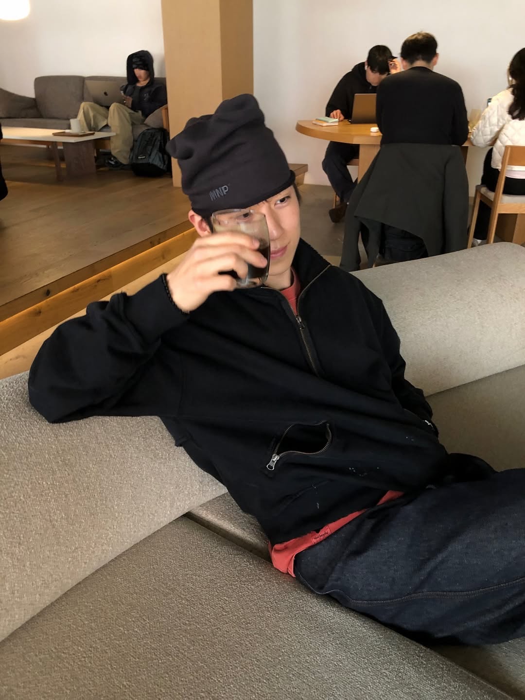 Sunday Ceremony Vintage High Neck Half Zip-Up - Black 착용 스타일 - 1
