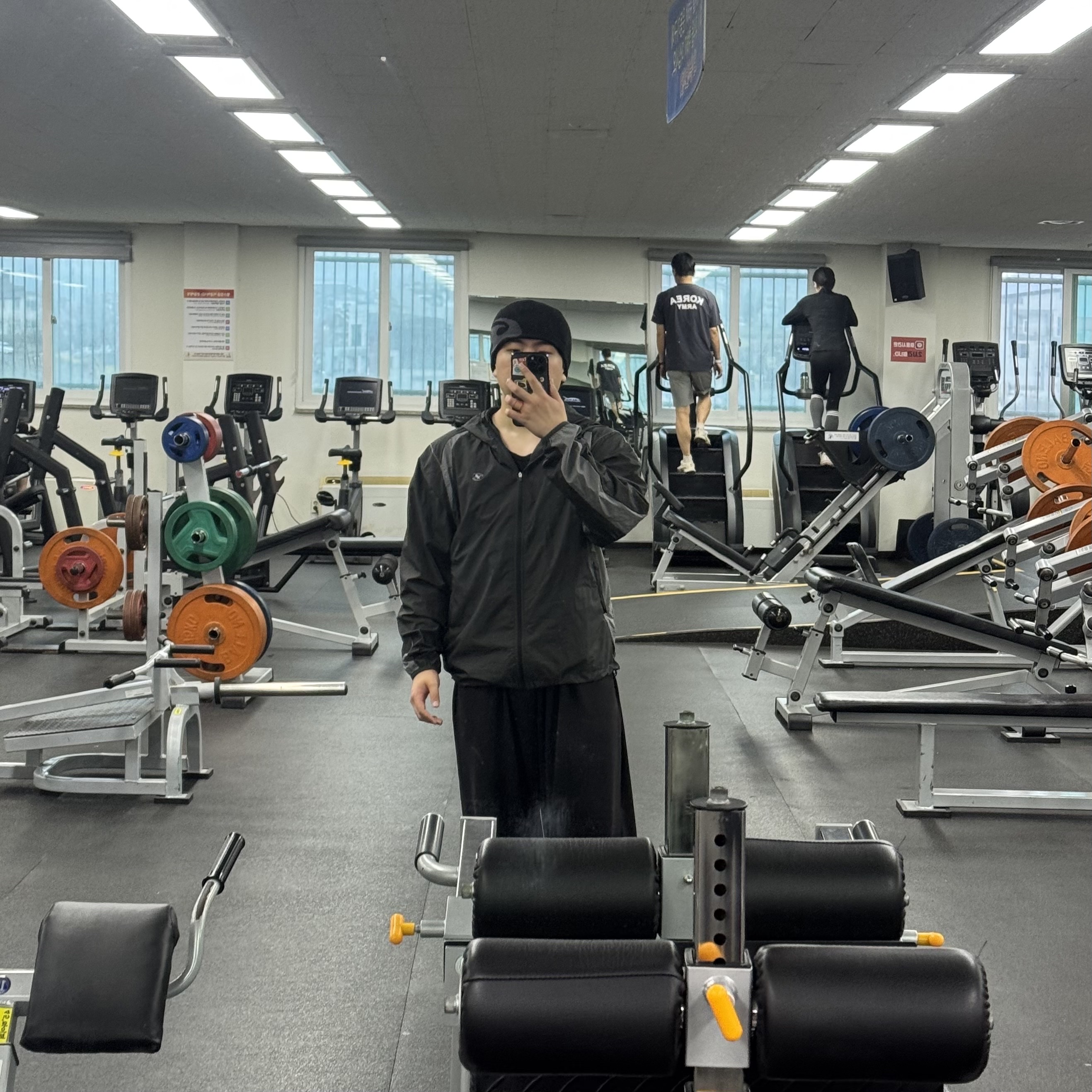 Sansan Gear Logo Beanie Black_26SS, Sansan Gear Paneled Jacket Black_26SS 착용 스타일 - 1