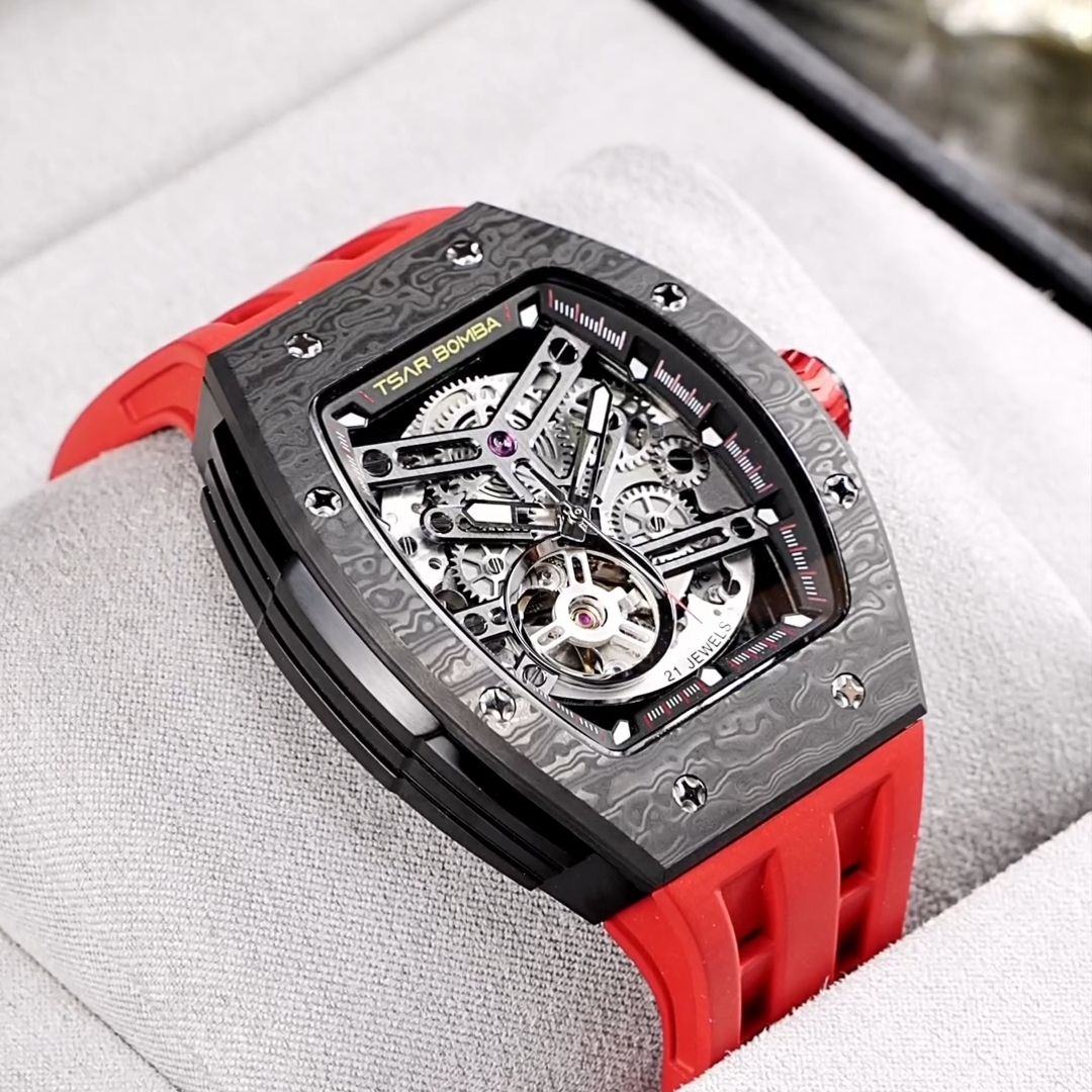 Tsar Bomba Elemental-Carbon Fiber Automatic  TB8228CF-02 Fashion Red 착용 스타일