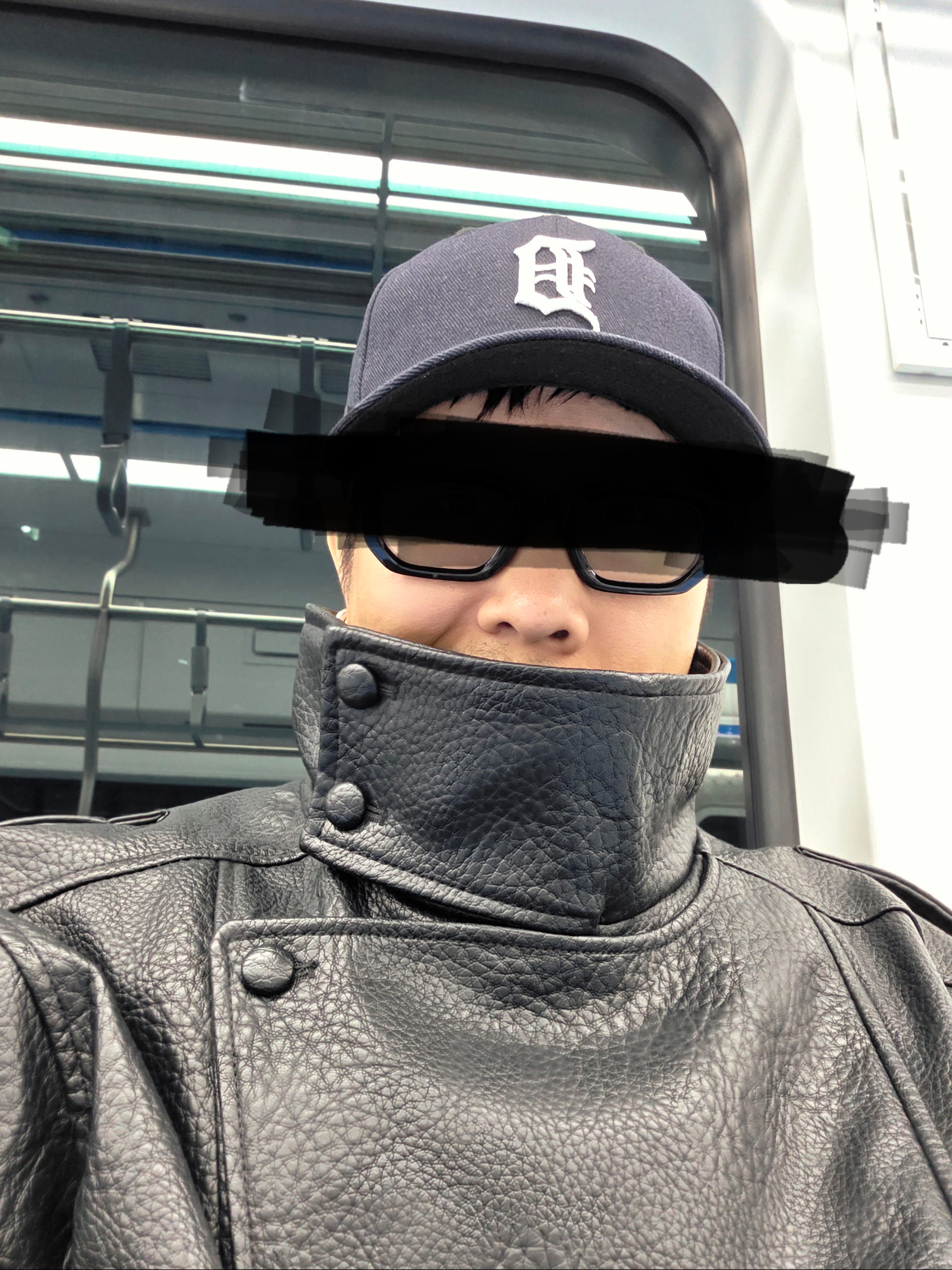 Zara Faux Leather Jacket Black, Adidas Vento XLG Runner Deluxe Sneakers White Black 착용 스타일 - 2