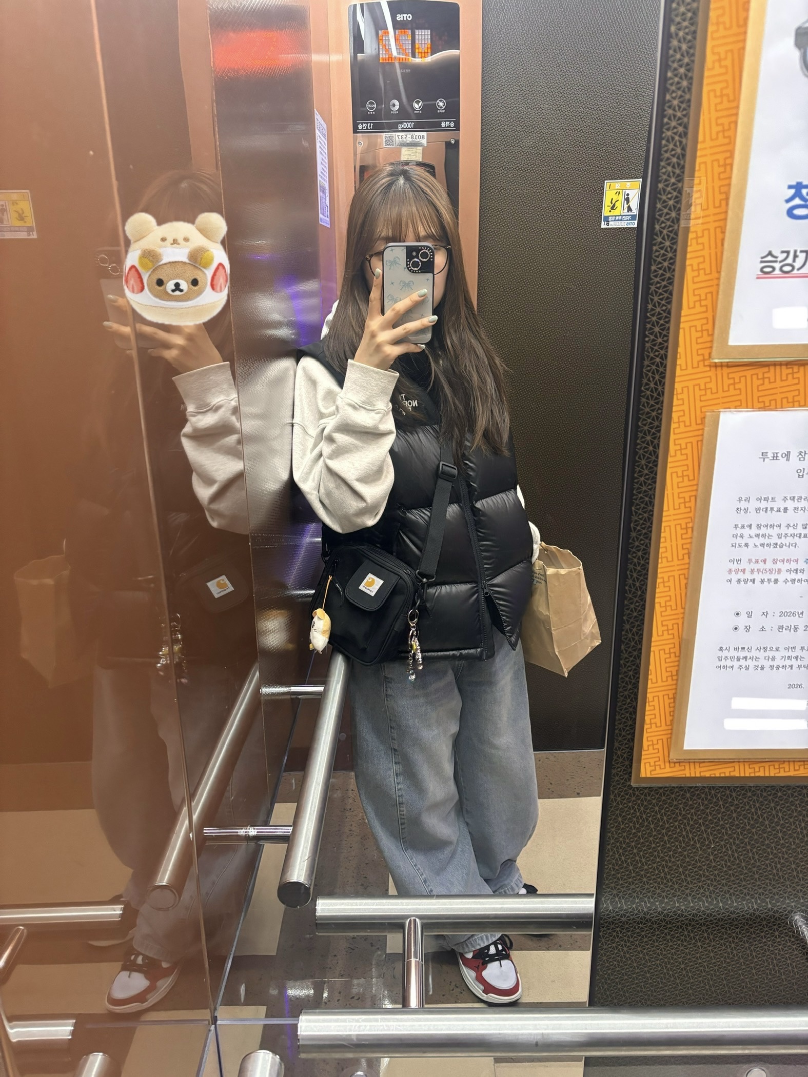 Carhartt WIP Essentials Bag Black, The North Face White Label Novelty Nuptse Down Vest Black 착용 스타일