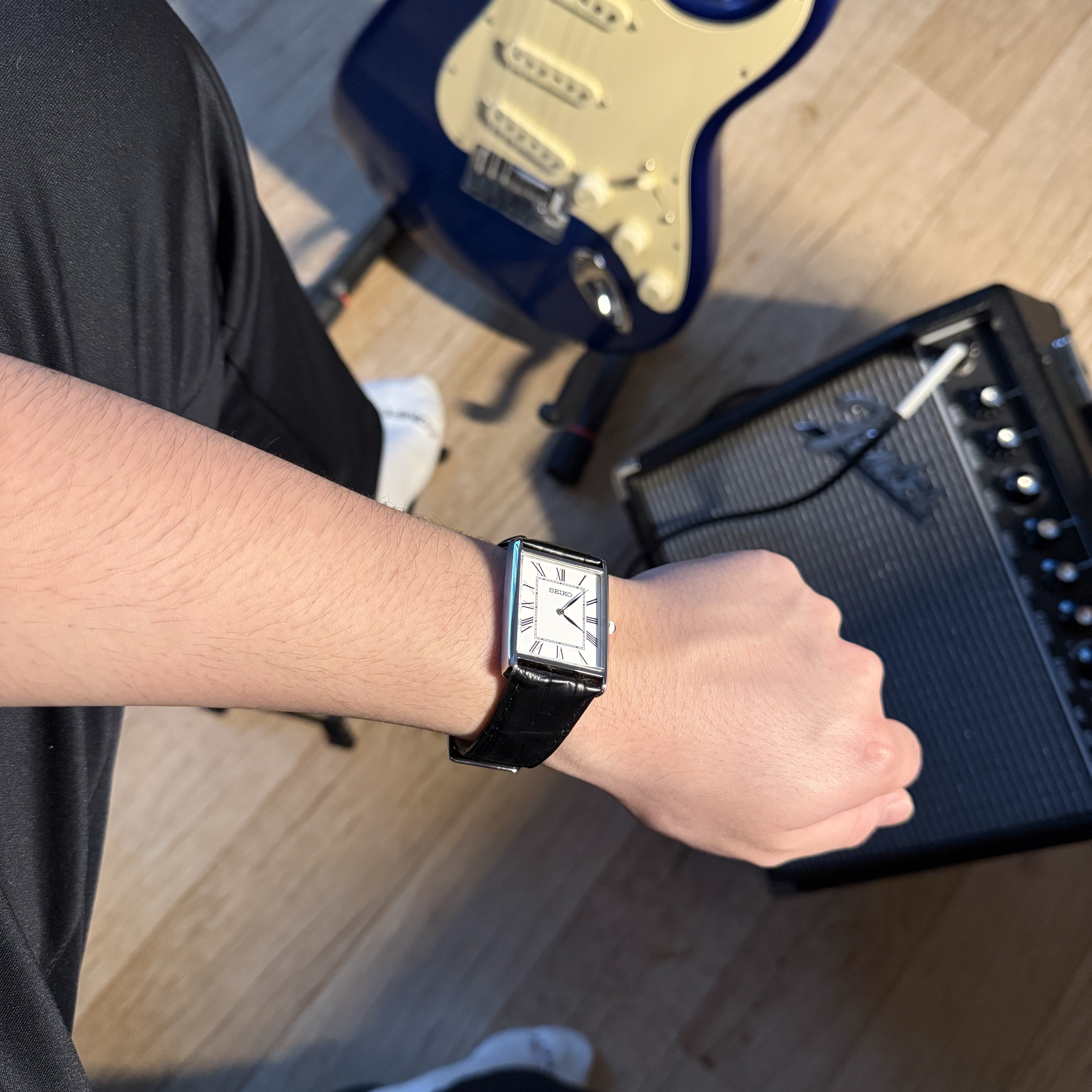 Seiko SWR049P1 28.4mm Black 착용 스타일