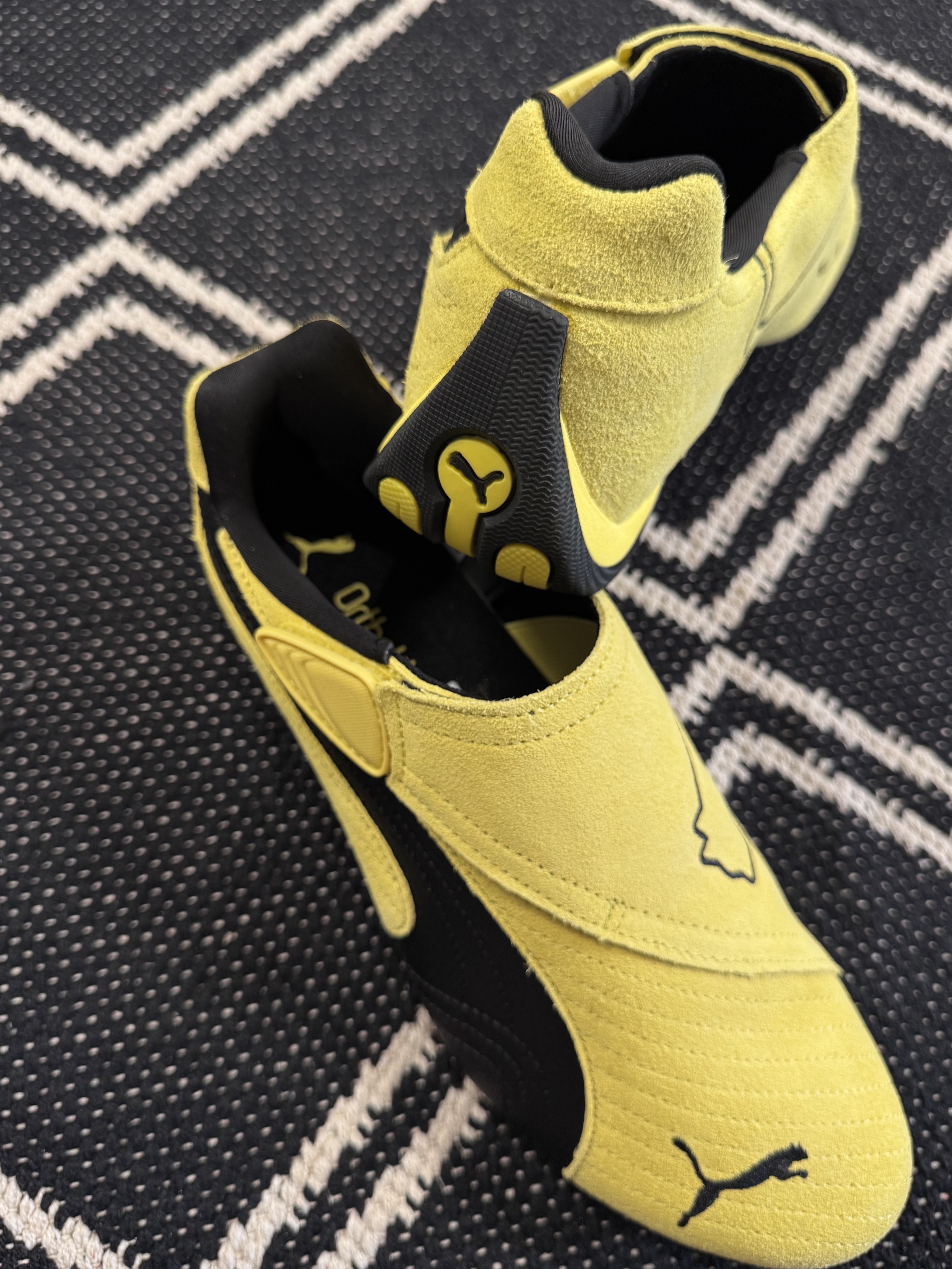 Puma Sleepcat Lemon Black 착용 스타일 - 1