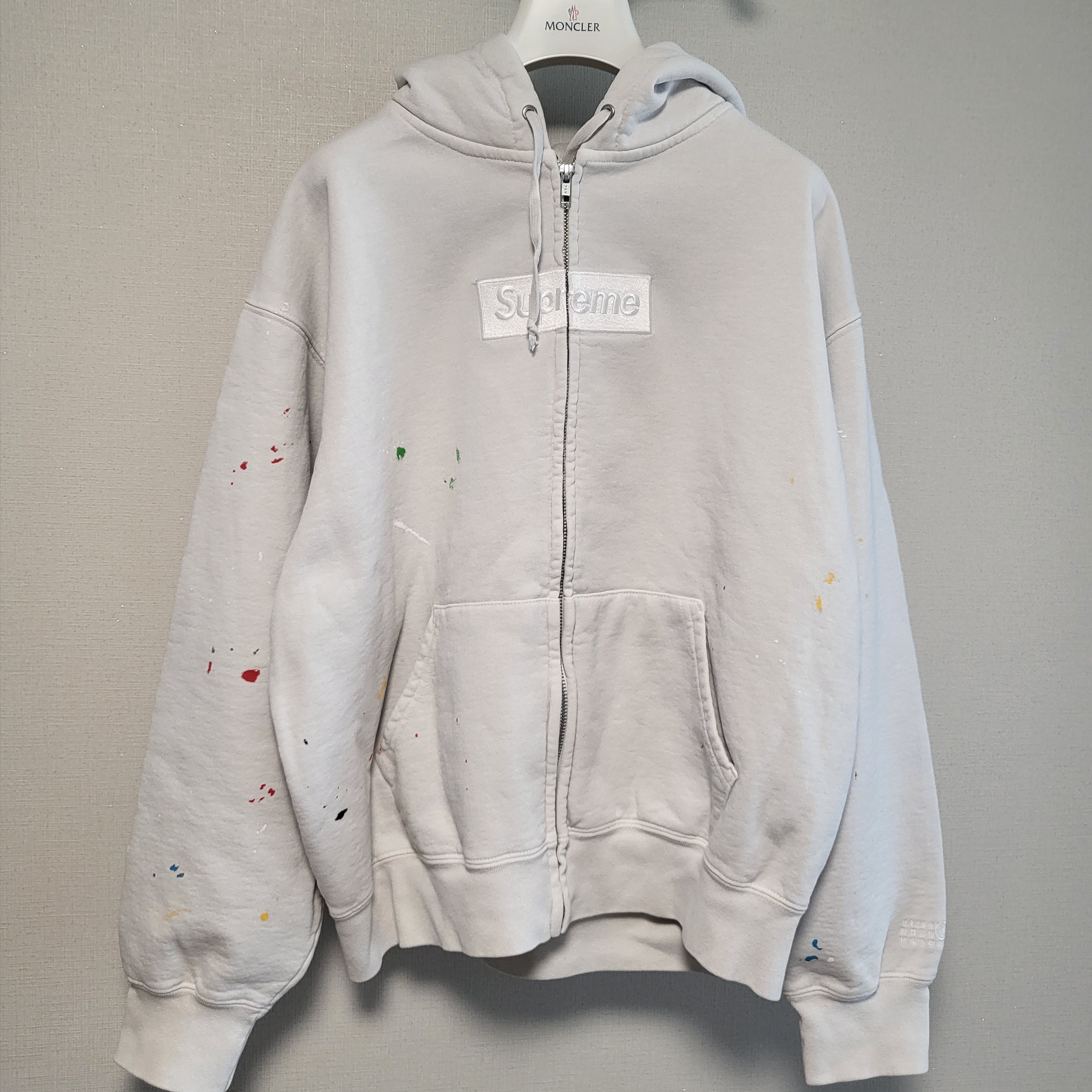 Supreme x MM6 Maison Margiela Box Logo Zip Up Hooded Sweatshirt White - 26SS 착용 스타일 - 1