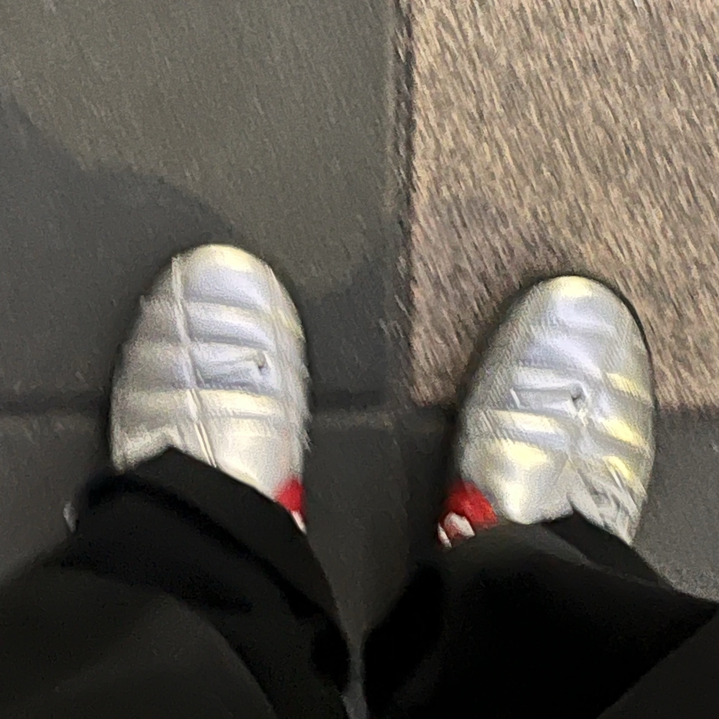 (W) Nike Total 90 Metallic Silver University Red 착용 스타일