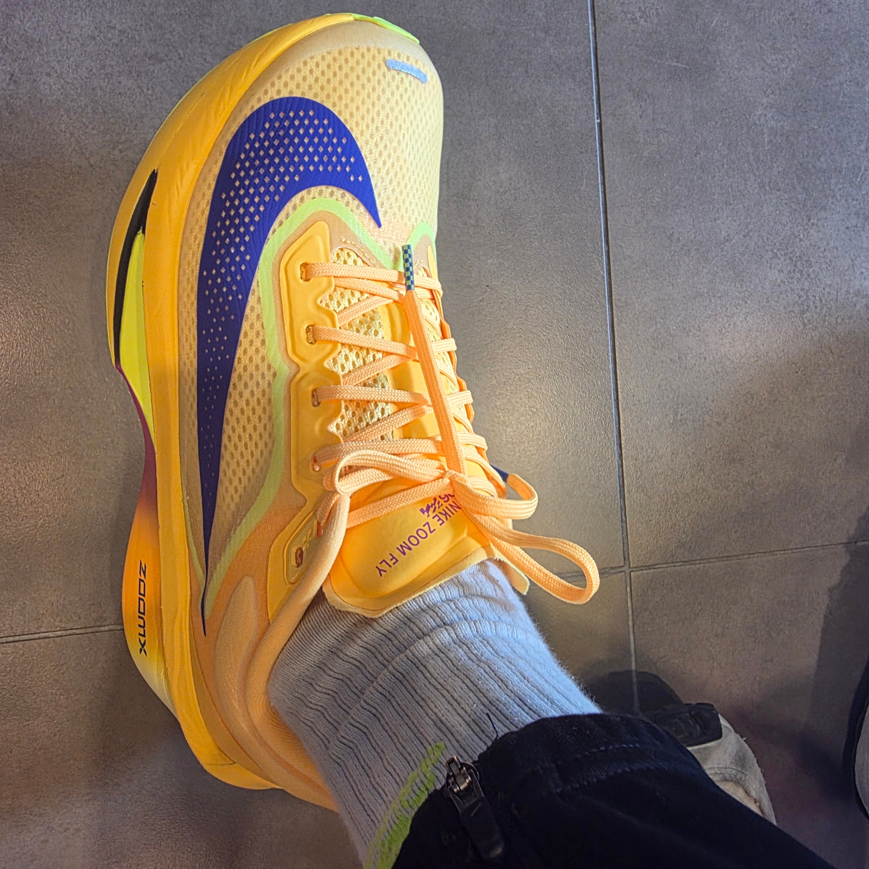 Nike Zoom Fly 6 Citron Pulse Indigo Burst 착용 스타일