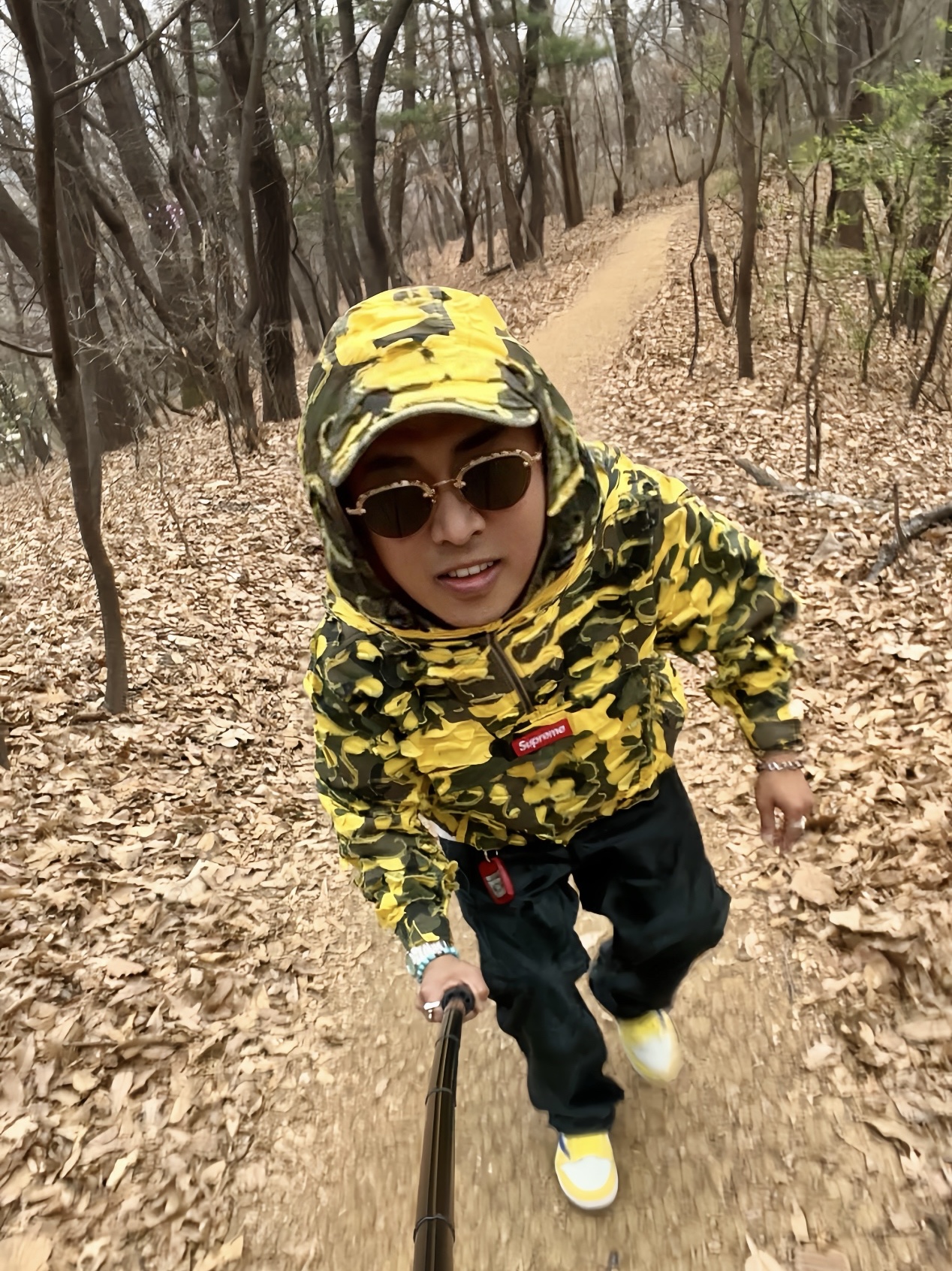 Supreme Griffin Camp Cap Yellow Camo - 22FW, Supreme x Griffin Anorak Yellow Camo - 22FW 착용 스타일