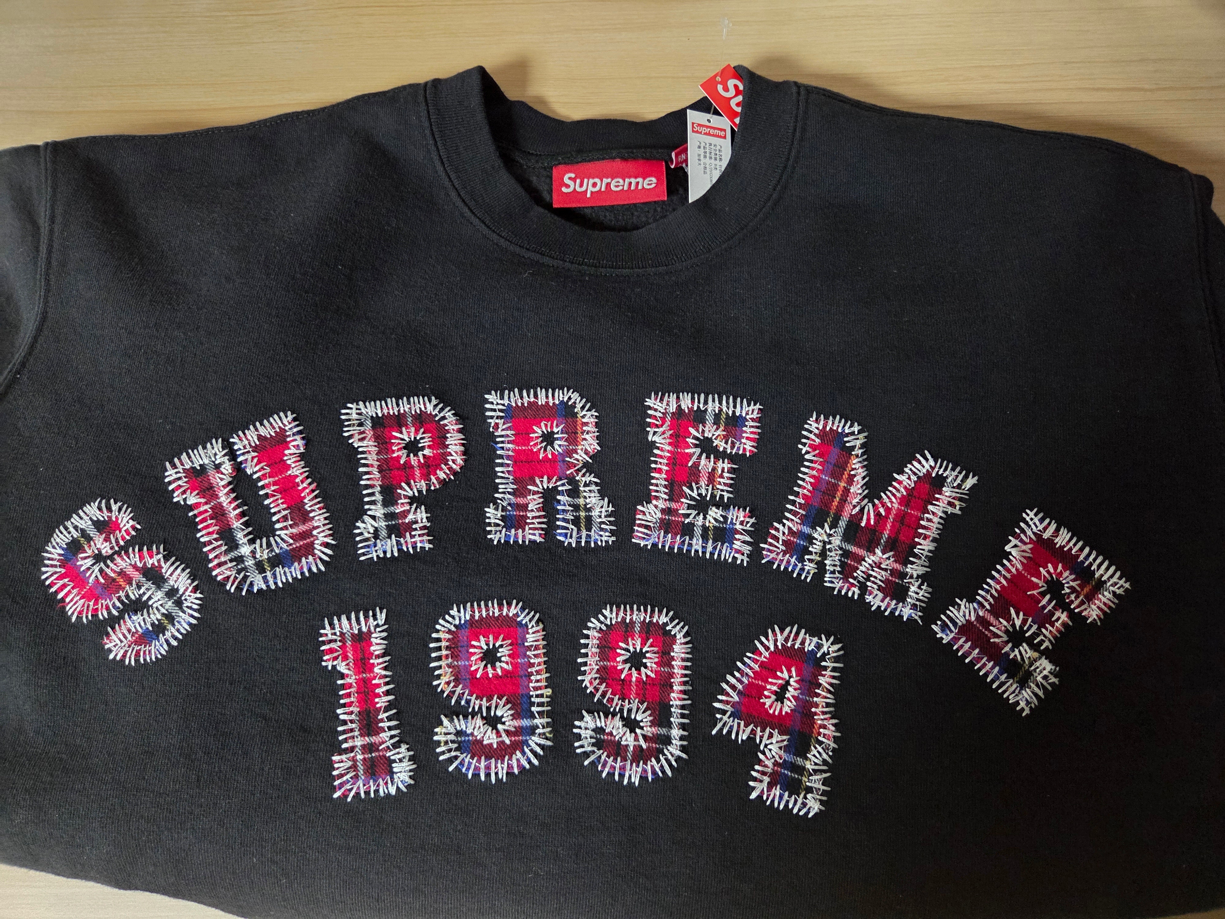 Supreme Plaid Arc Crewneck Black - 26SS 착용 스타일