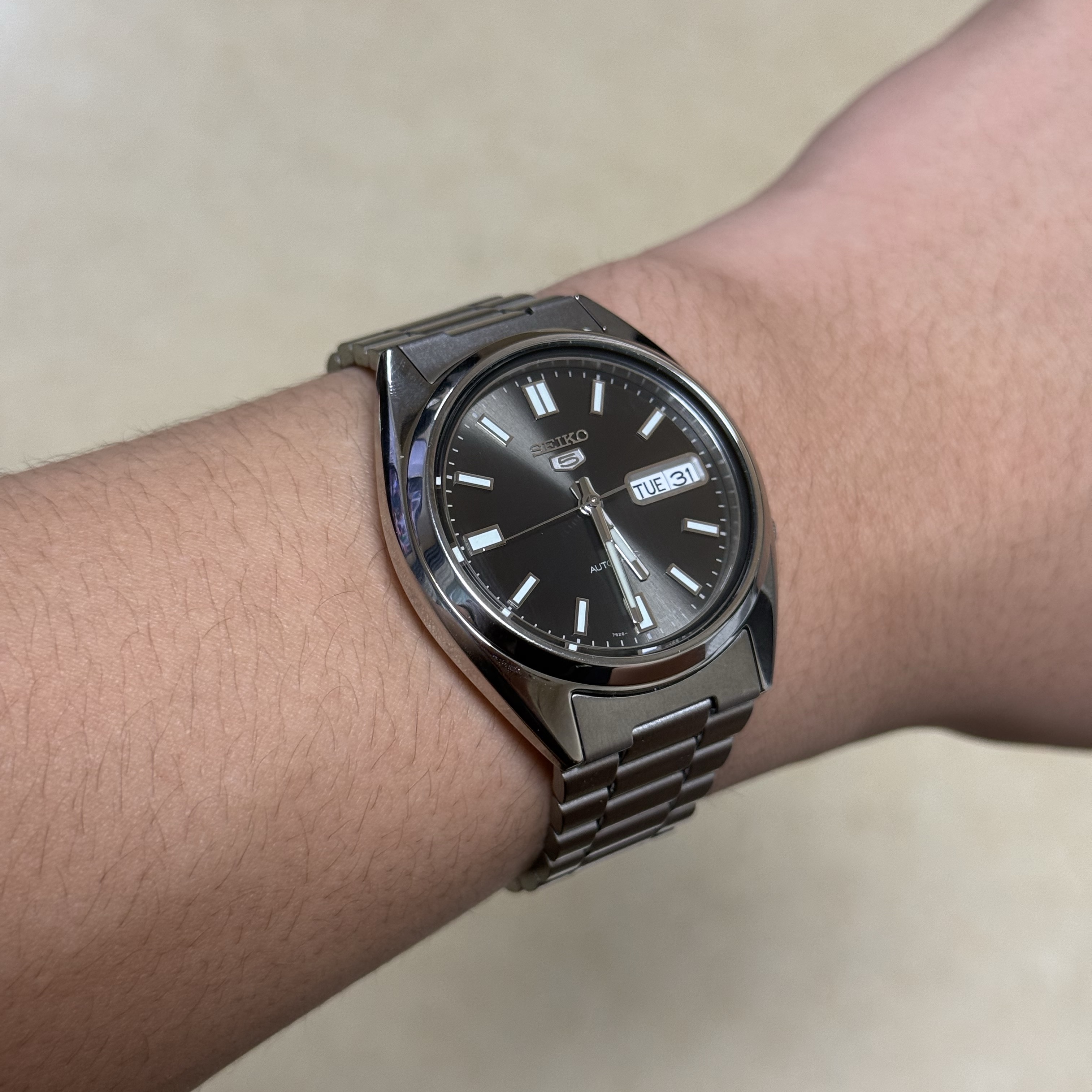 Seiko SNXS79K1 37mm Black, Casio MDV-106-1A 착용 스타일 - 5