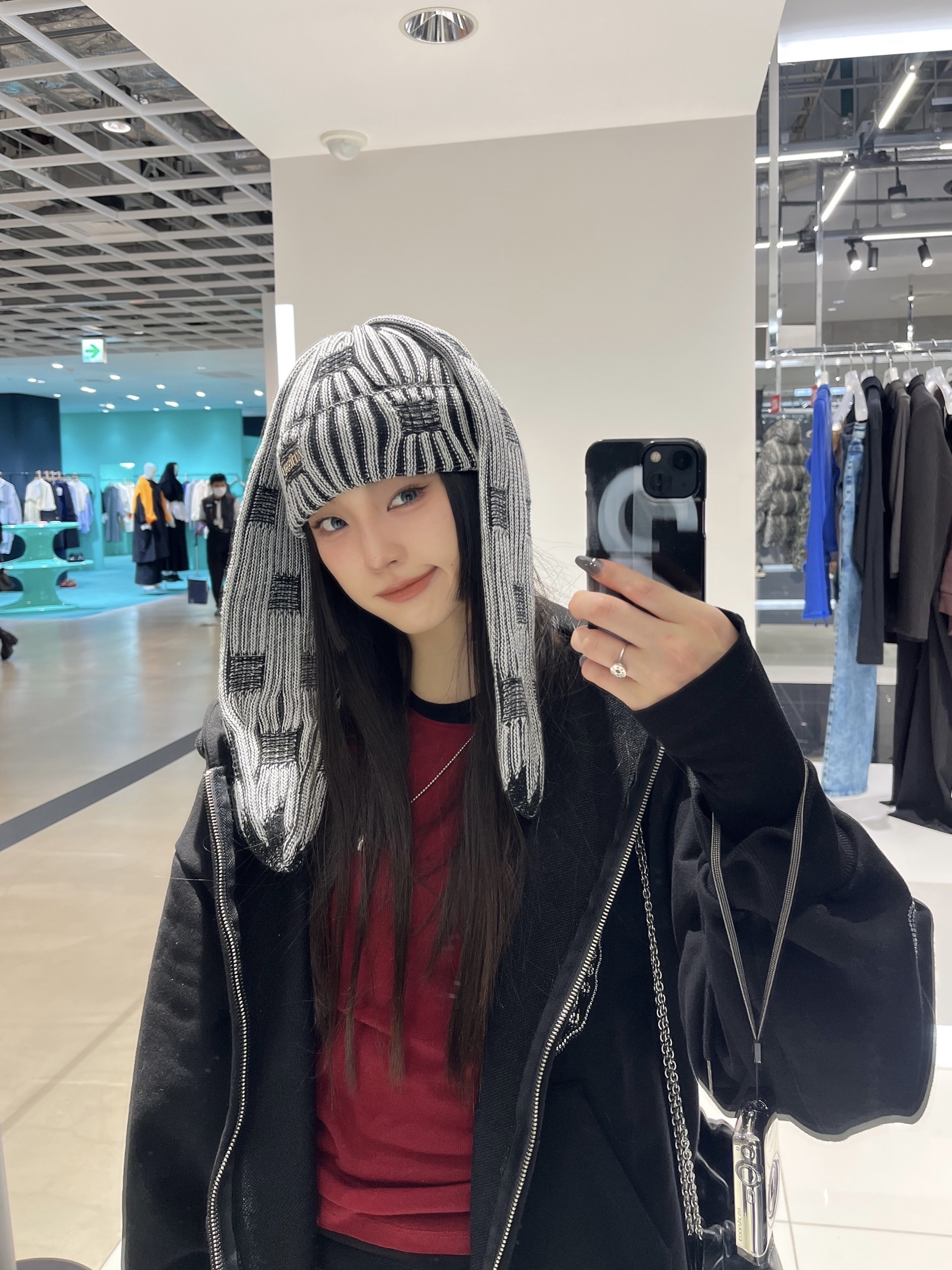 Atiissu Weave Beanie Black, Atiissu Weave Beanie Gray 착용 스타일 - 2