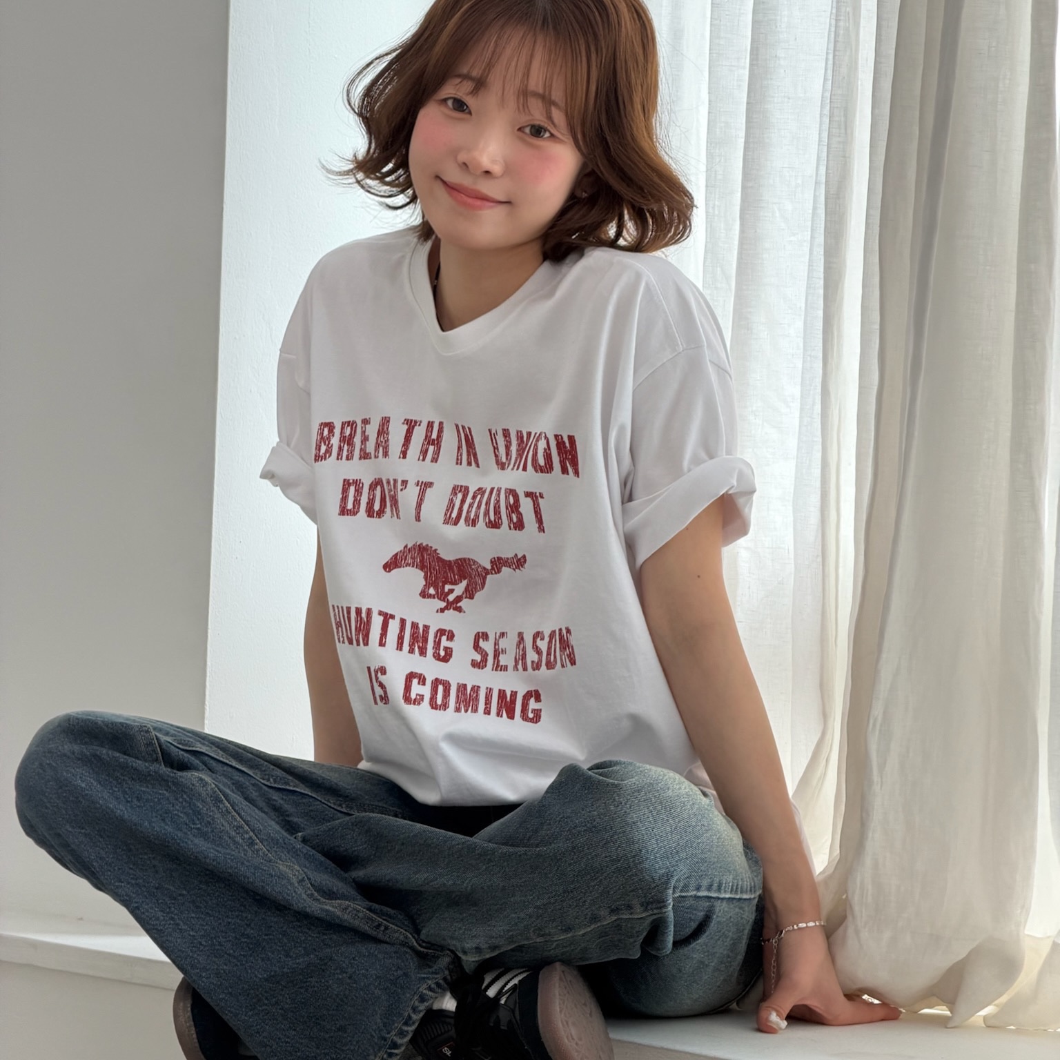 AMOU Vintage Horse Half T-Shirts White, AMOU Vintage Horse Half T-Shirts Gray 착용 스타일 - 2