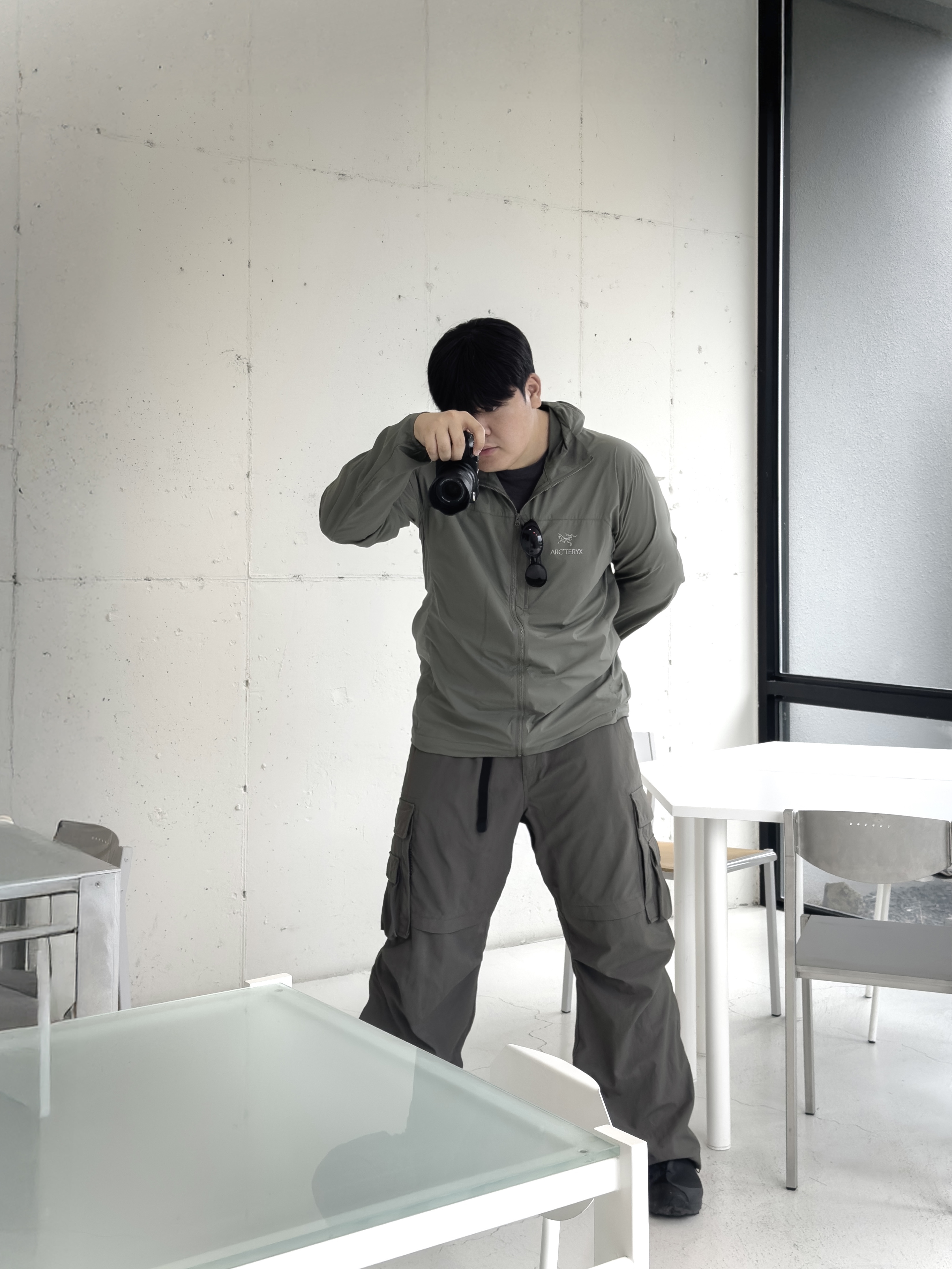 Arc'teryx Squamish Hoody Forage, Oakley Eye Jacket Redux Matte Black Frame Prizm Grey Lenses High Bridge Fit 착용 스타일 - 1