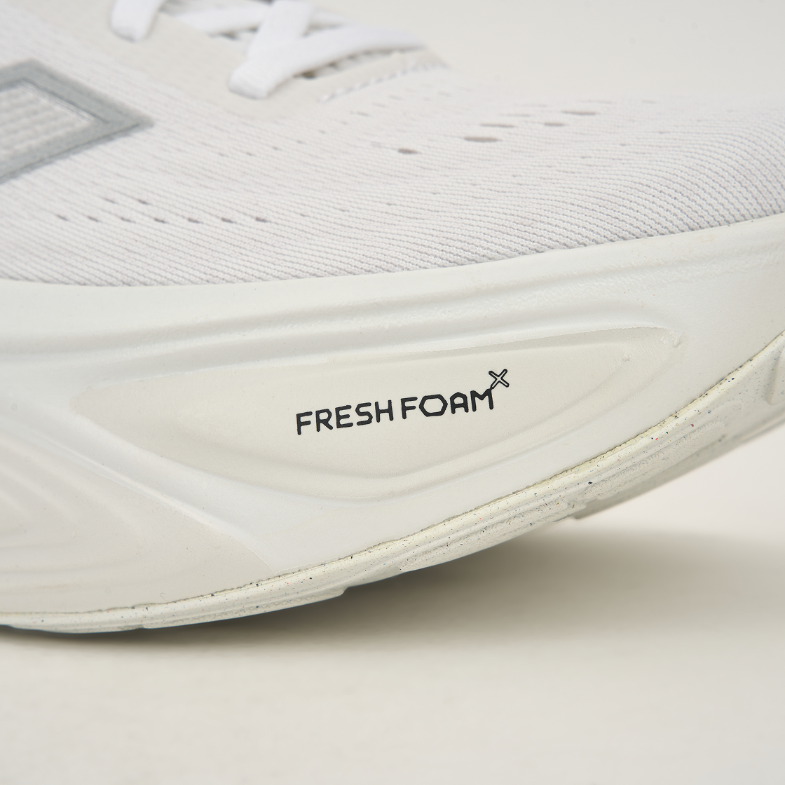 뉴발란스 프레쉬 폼 X 모어 v5 화이트 리플렉션 - 2E 와이드(New Balance Fresh Foam X More v5 White Reflection - 2E Wide) - 8