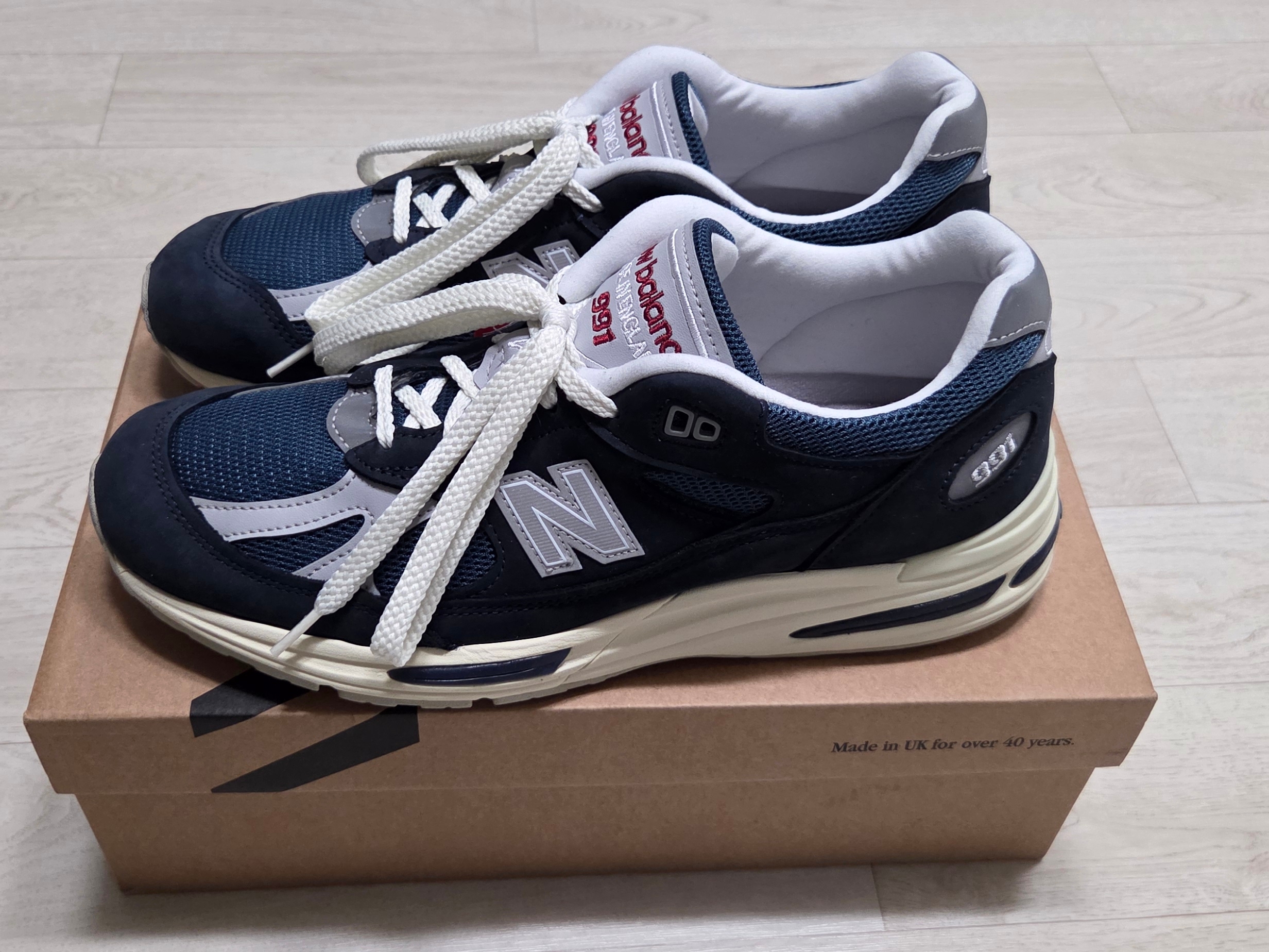 New Balance 992 Made in USA Moonrock Mushroom, New Balance 992 Made in USA Core Black Grey 착용 스타일 - 7