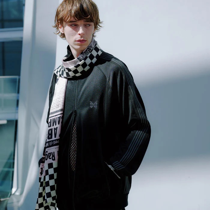 Needles Track Jacket Poly Smooth Black 착용 스타일 - 2