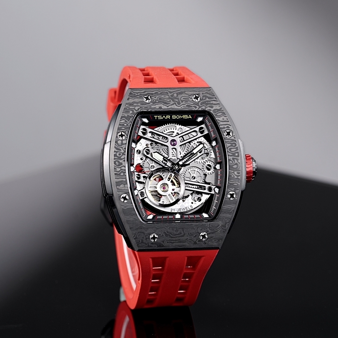 Tsar Bomba Elemental-Carbon Fiber Automatic  TB8228CF-02 Fashion Red 착용 스타일