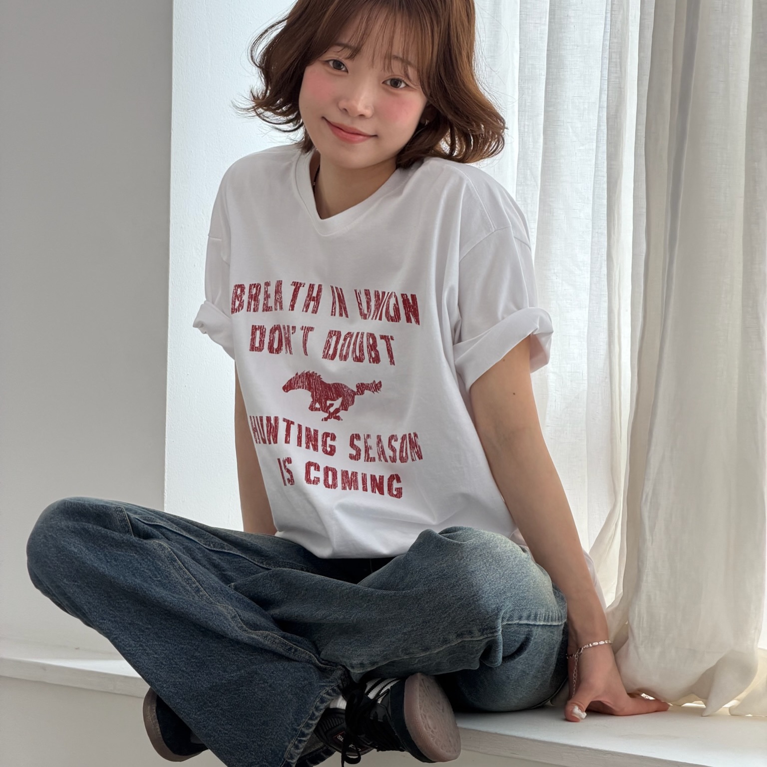 AMOU Vintage Horse Half T-Shirts White, AMOU Vintage Horse Half T-Shirts Gray 착용 스타일 - 1