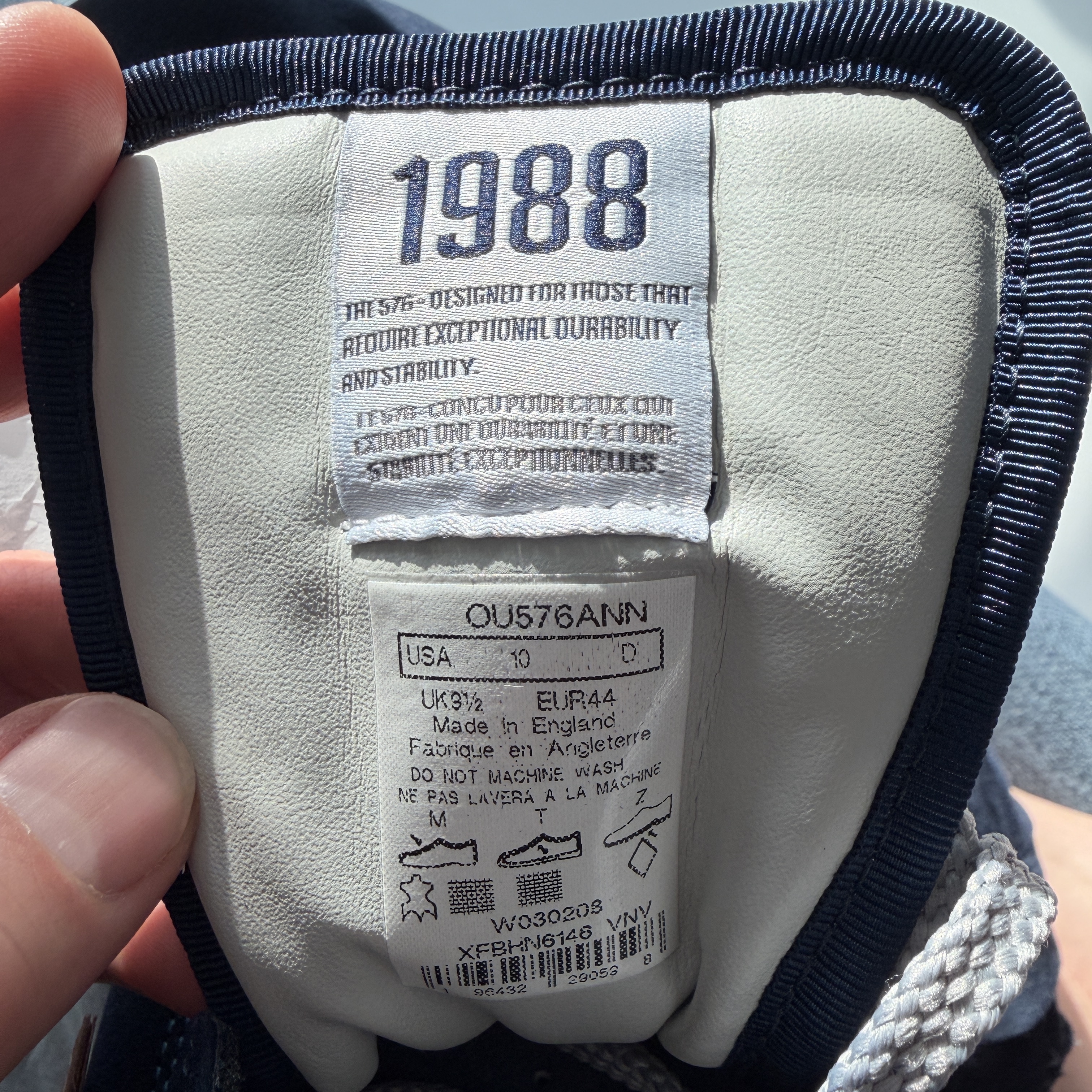 New Balance 576 Navy 착용 스타일 - 3