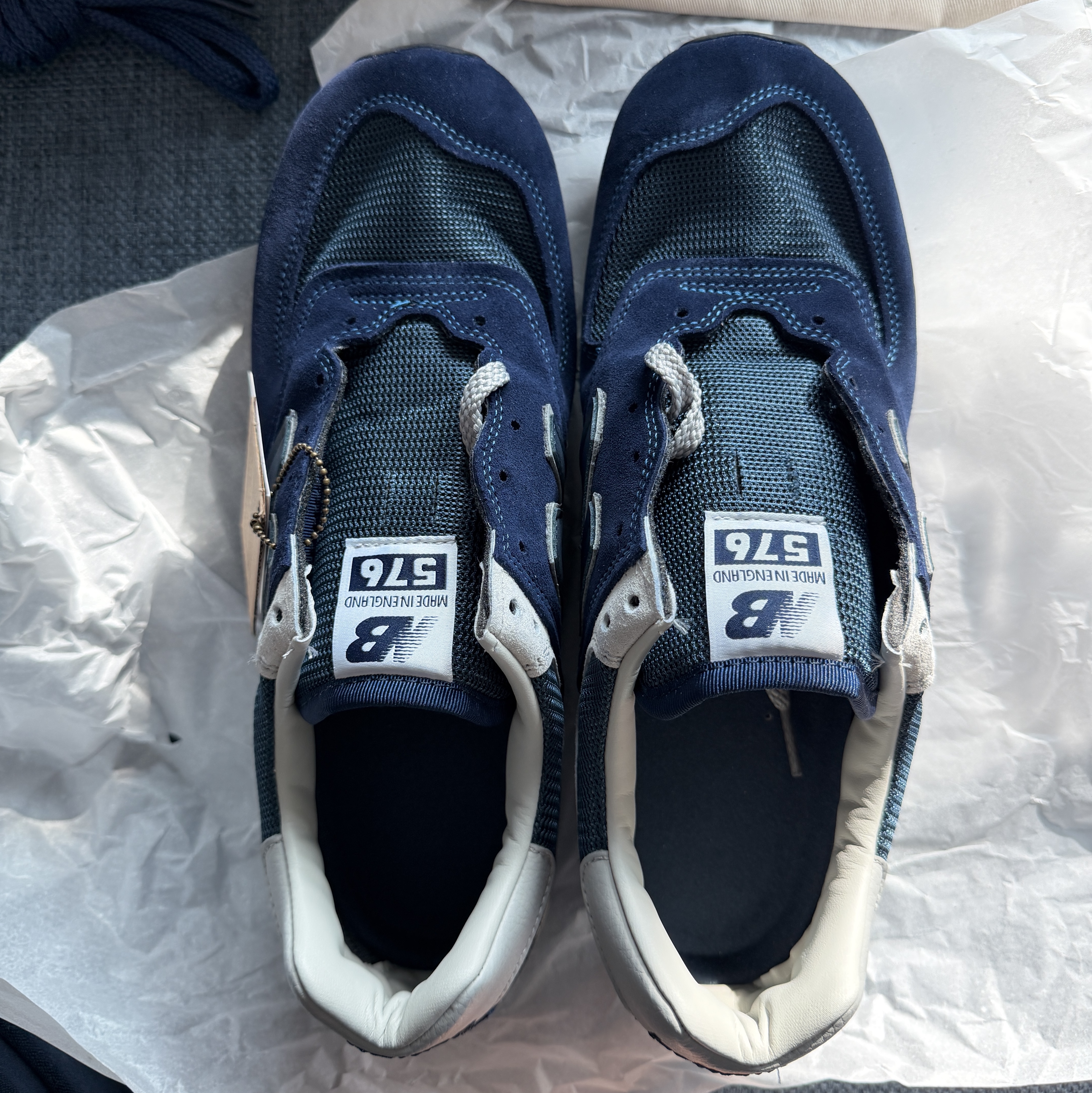 New Balance 576 Navy 착용 스타일 - 1