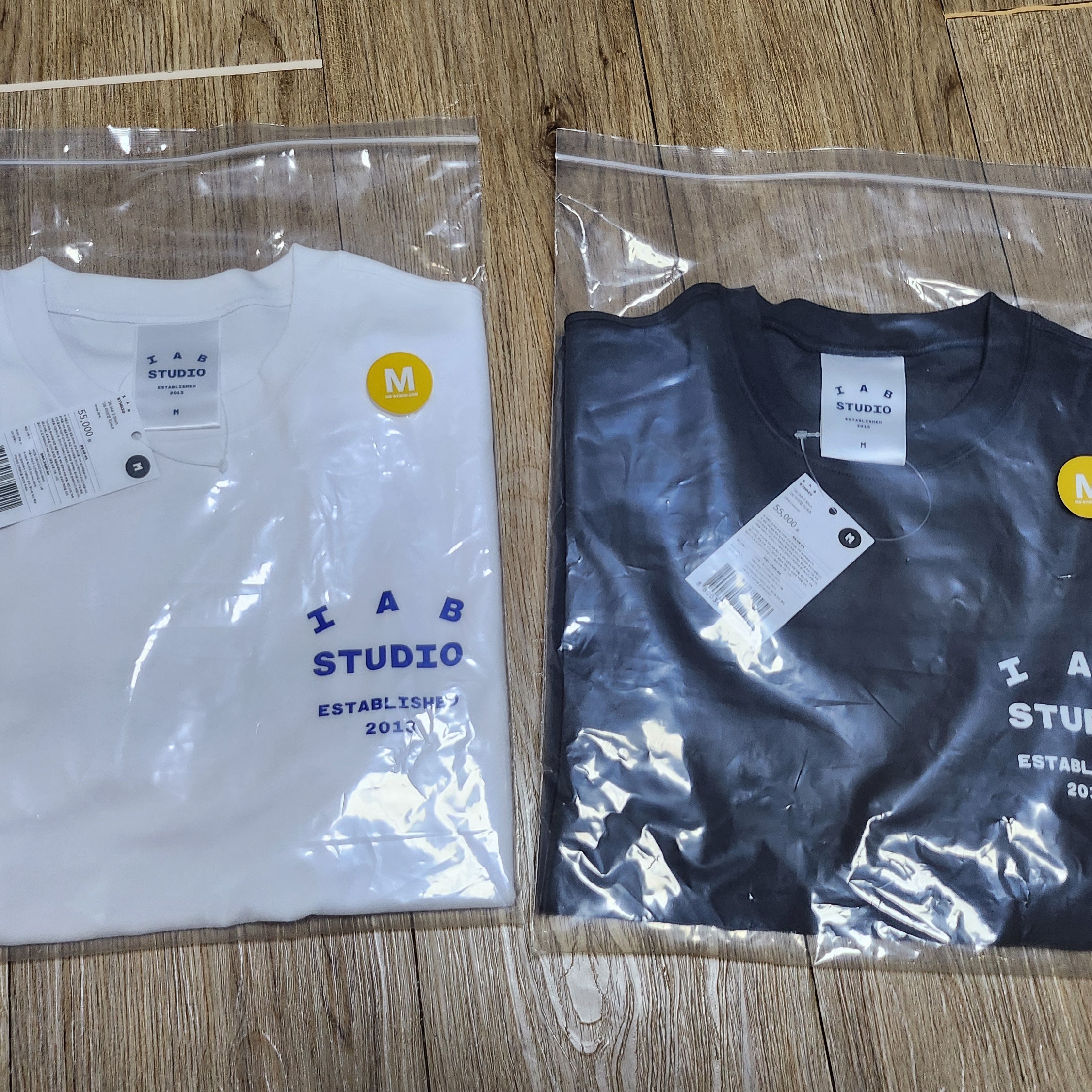 IAB Studio 26 IAB T-Shirt White Navy, IAB Studio 26 IAB T-Shirt Charcoal White 착용 스타일 - 7