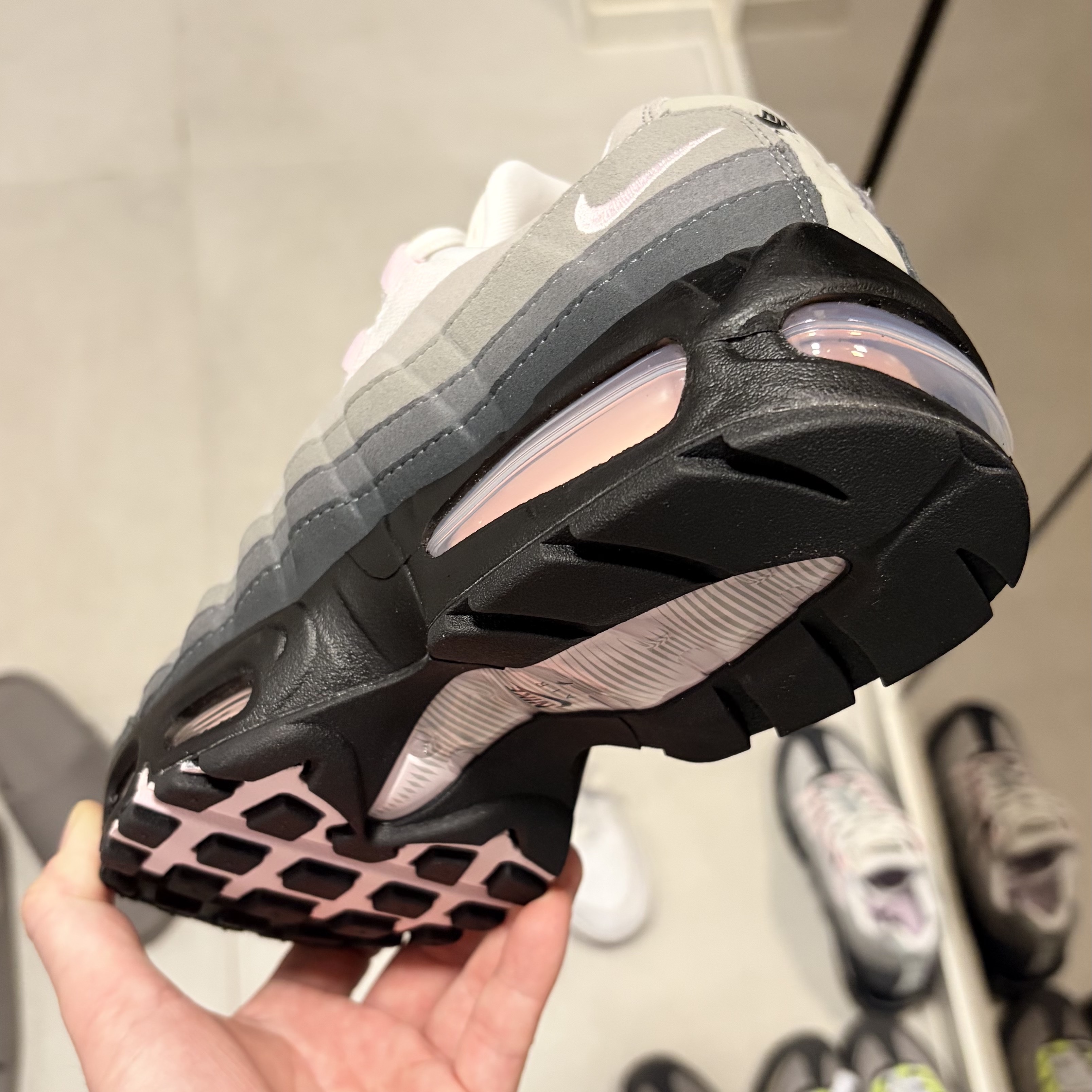 (W) Nike Air Max 95 Pink Foam 착용 스타일 - 2