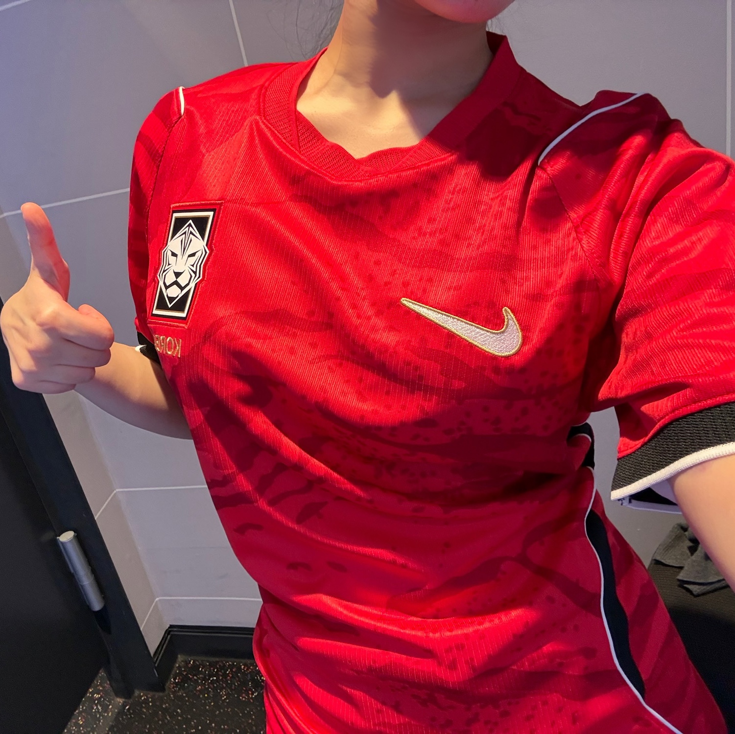 Nike Korea 2026 Stadium Home Dri-Fit Soccer Replica Jersey Global Red Black (Non Marking Ver.) 착용 스타일 - 1