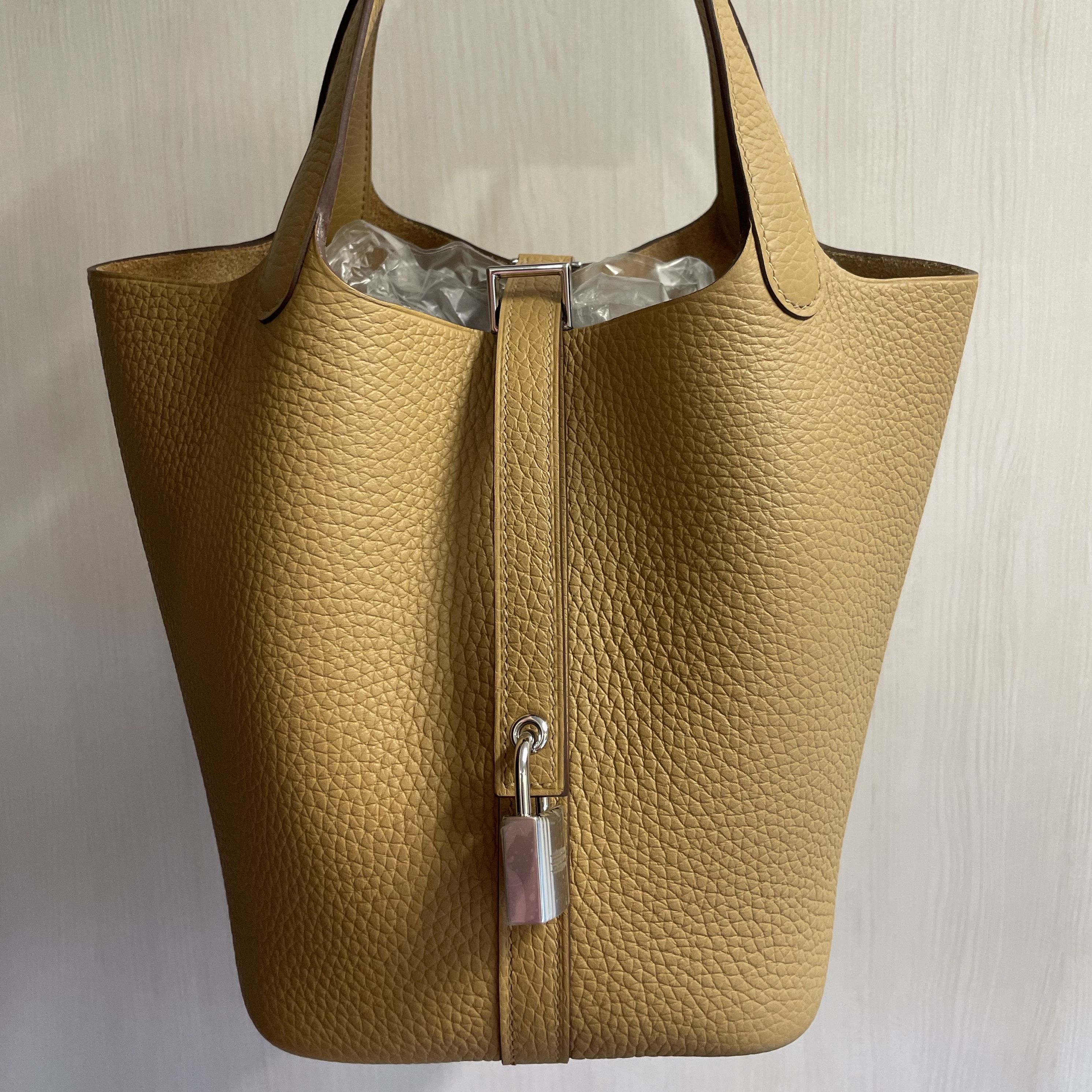 Hermes Picotin Lock 18 Bag Clemence & Palladium Biscuit 착용 스타일 - 3
