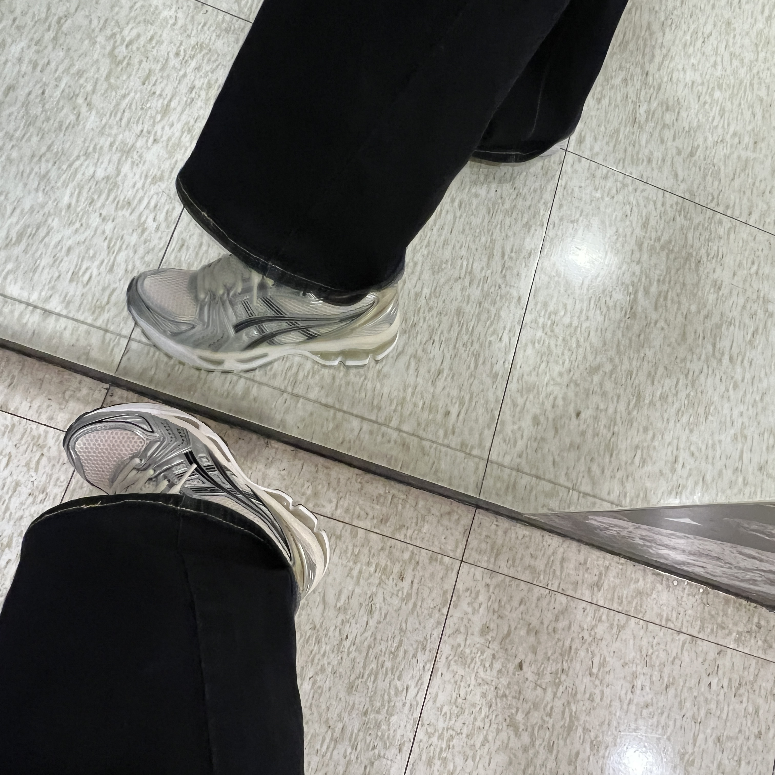 Asics Gel-Kayano 14 Birch Pure Silver 착용 스타일 - 2