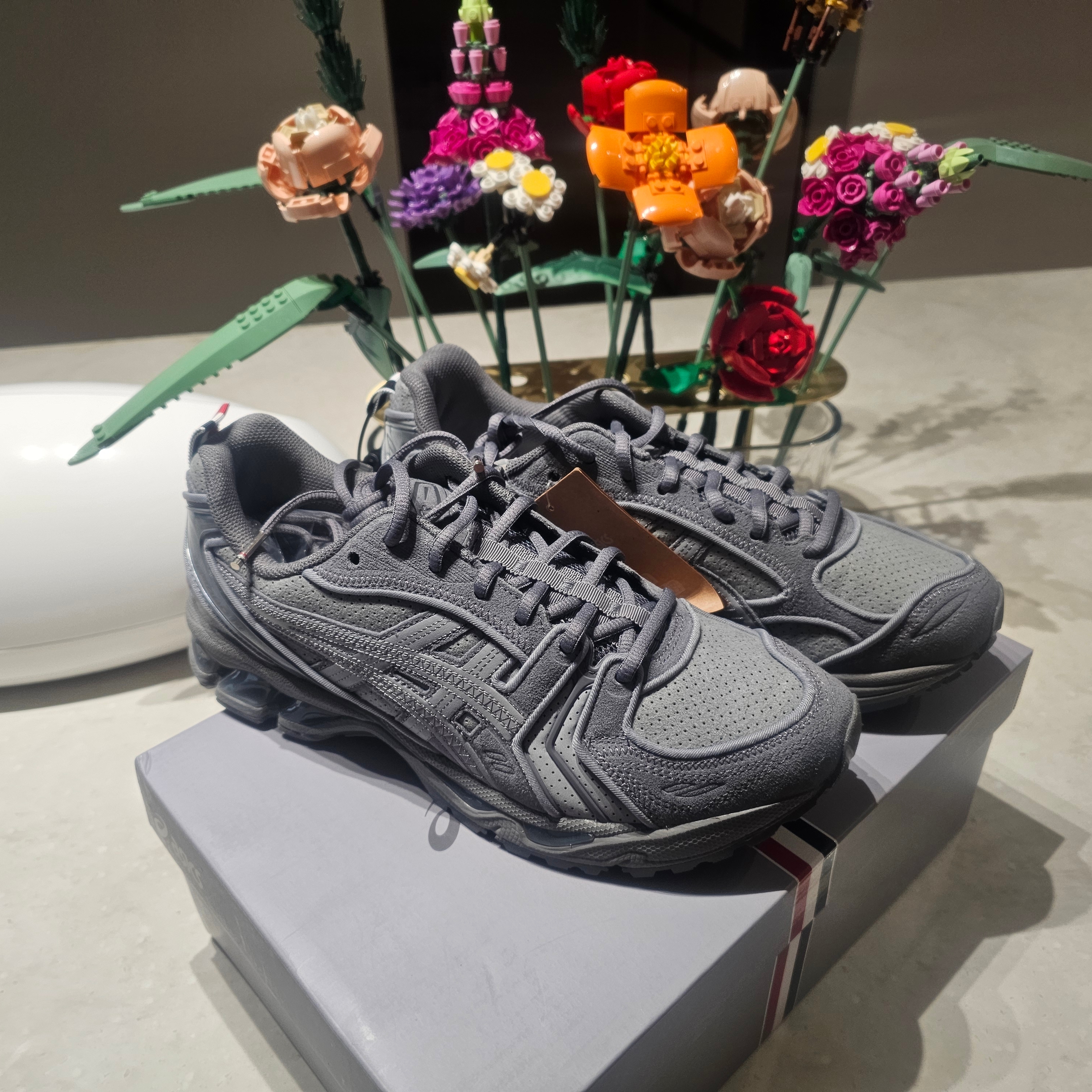 Asics x Thom Browne Gel-Kayano 14 Grey 착용 스타일 - 1