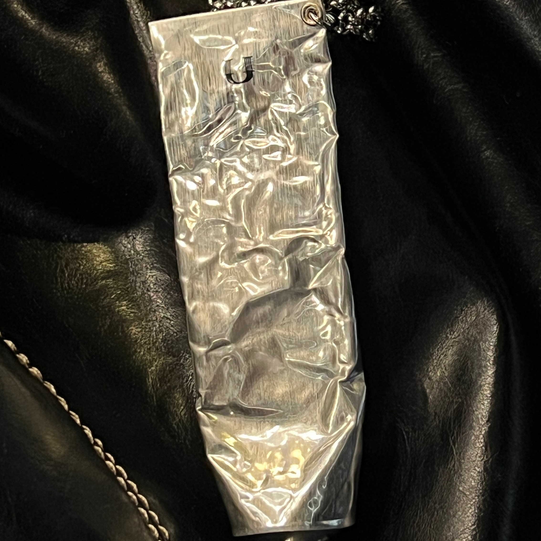 [3% 적립] UNVANISH WHITE CUDDLE PERFUMED HAND CREAM 착용 스타일