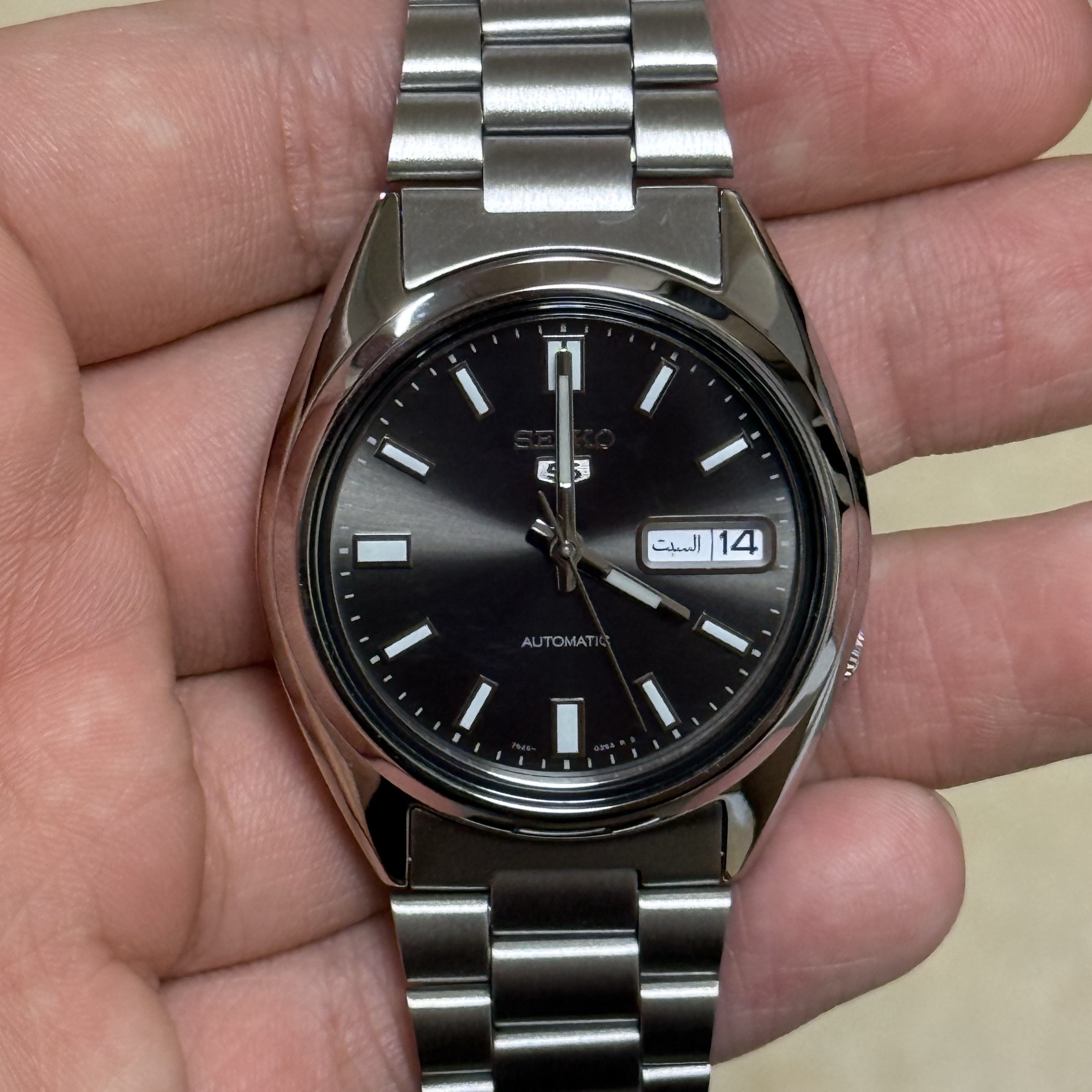 Seiko SNXS79K1 37mm Black, Casio MDV-106-1A 착용 스타일 - 2
