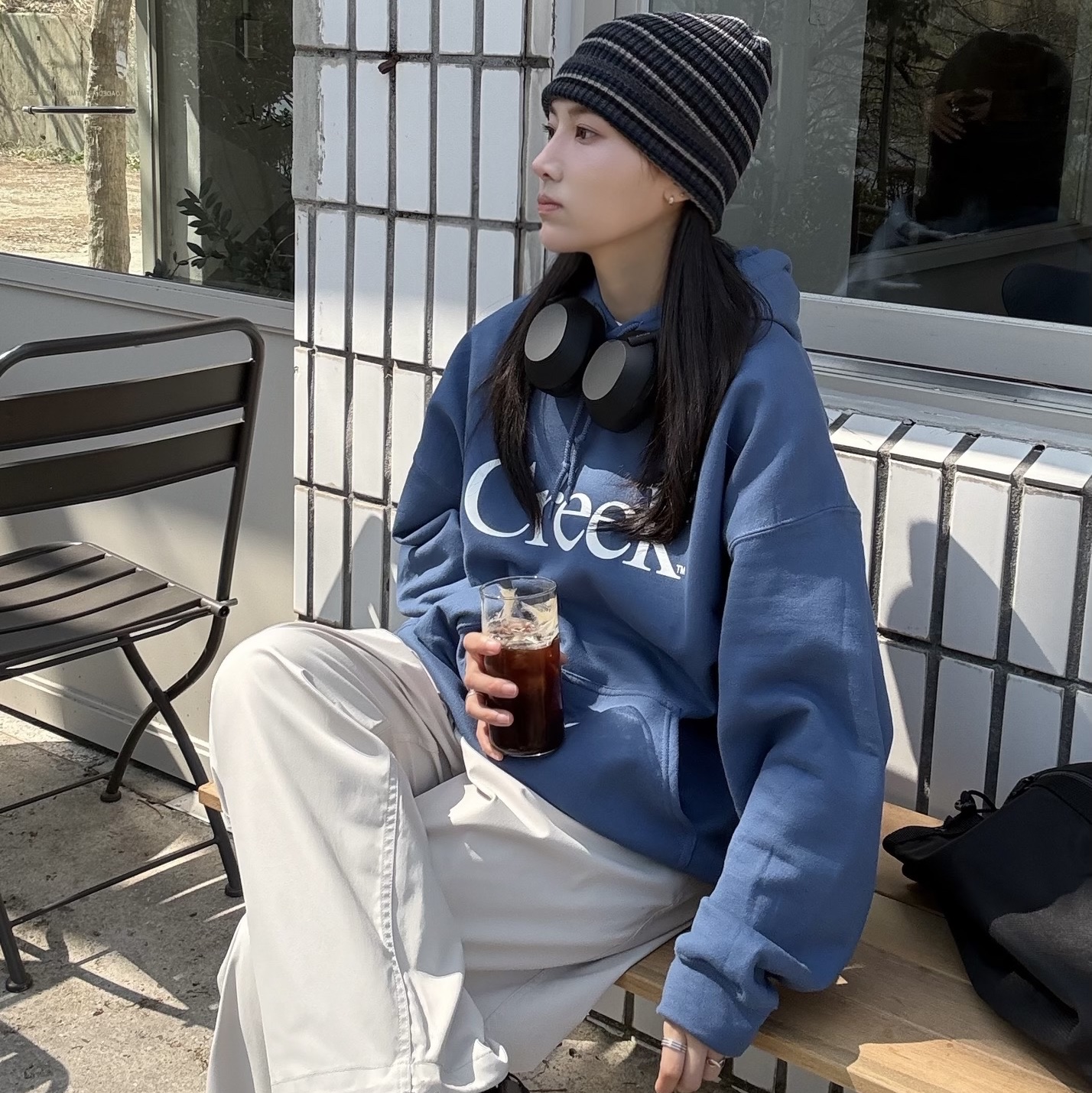 Sony WH-1000XM5 Black (Korean Ver.), Khakis Harbor Beanie Black 착용 스타일 - 3