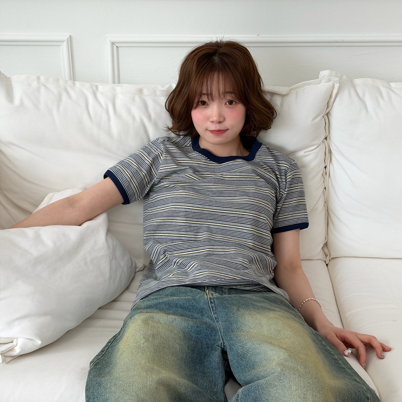 AMOU Amou Multi Stripe Ringer T-Shirts Melange, AMOU Amou Multi Stripe Ringer T-Shirts Brown 착용 스타일 - 2