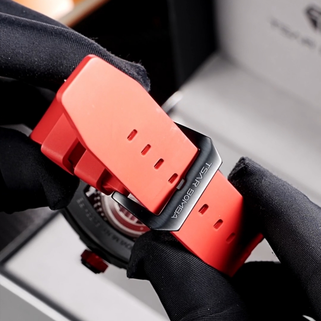 Tsar Bomba Elemental-Carbon Fiber Automatic  TB8228CF-02 Fashion Red 착용 스타일