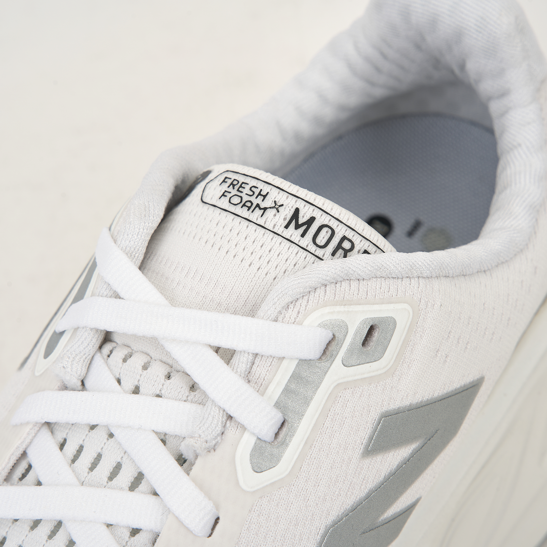 뉴발란스 프레쉬 폼 X 모어 v5 화이트 리플렉션 - 2E 와이드(New Balance Fresh Foam X More v5 White Reflection - 2E Wide) - 7