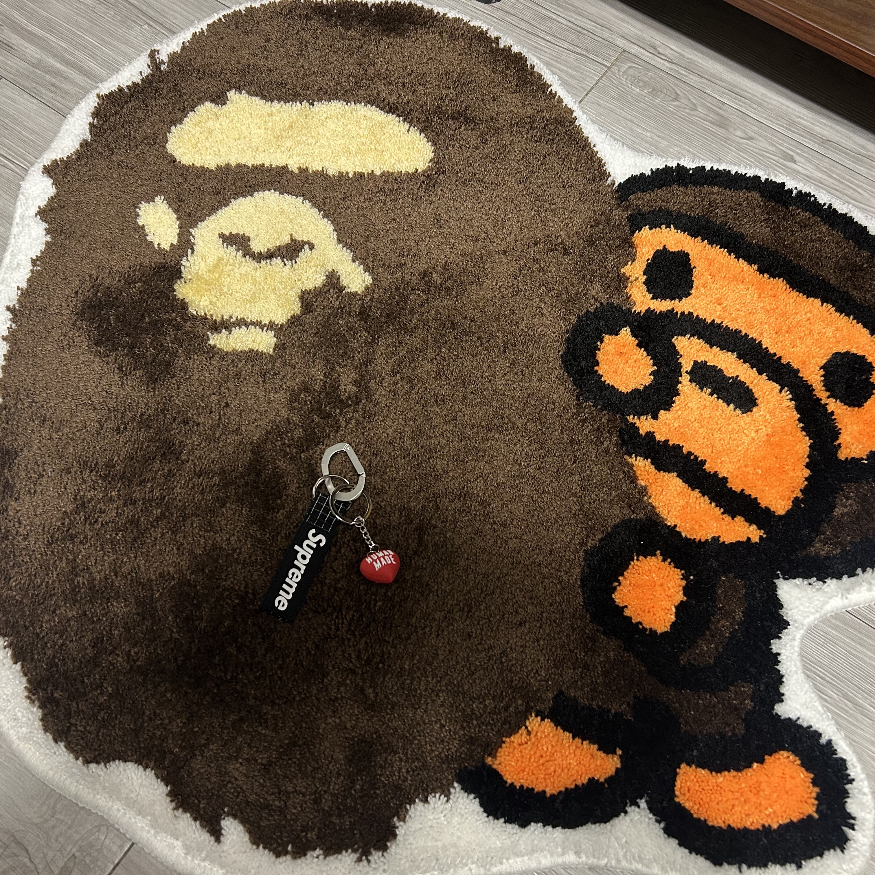 Supreme Ripstop Keychain Black - 24SS, Human Made Heart Rubber Key Chain Red 착용 스타일