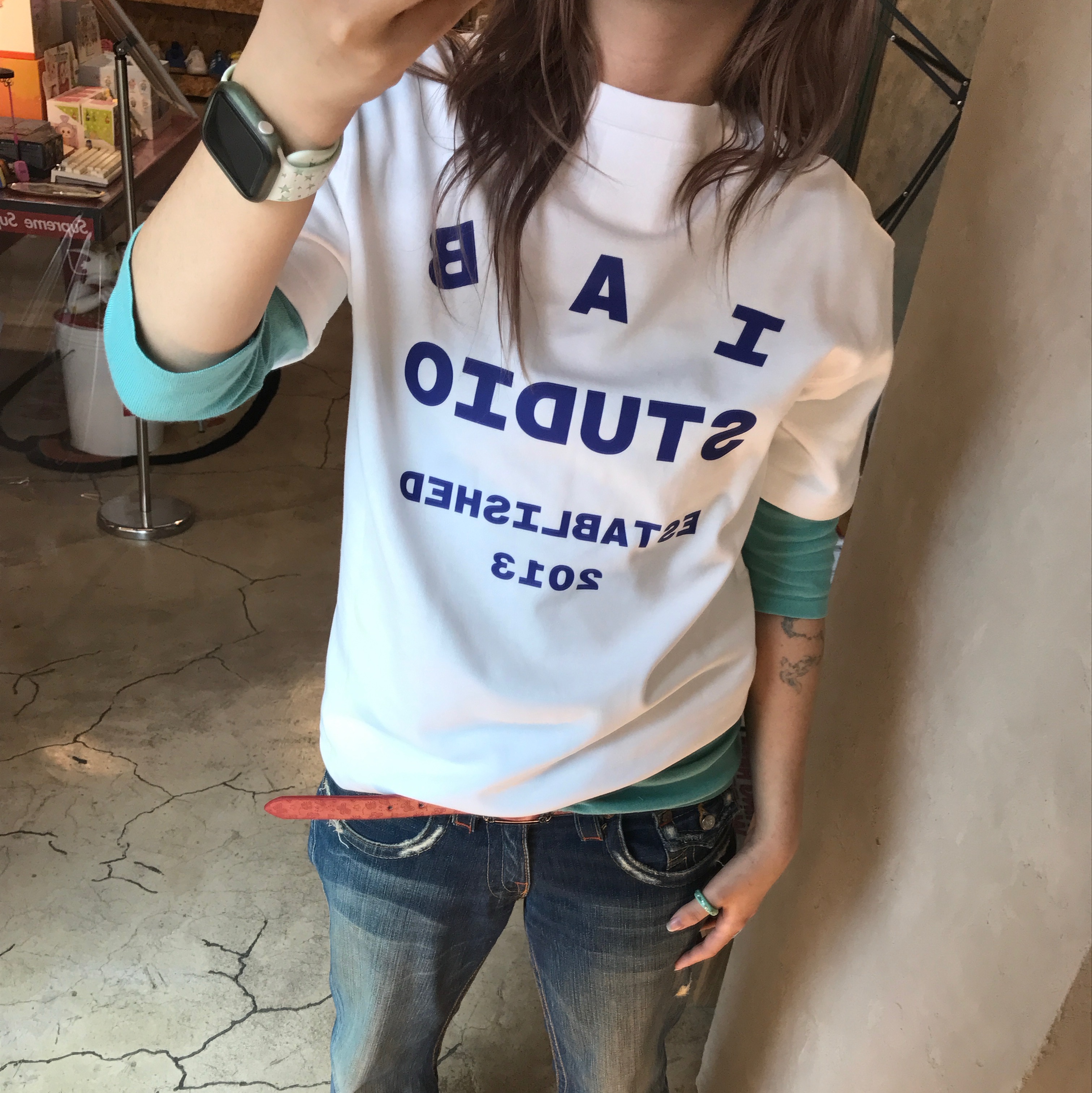 IAB Studio 26 IAB T-Shirt White Navy, IAB Studio 26 IAB T-Shirt Charcoal White 착용 스타일 - 1