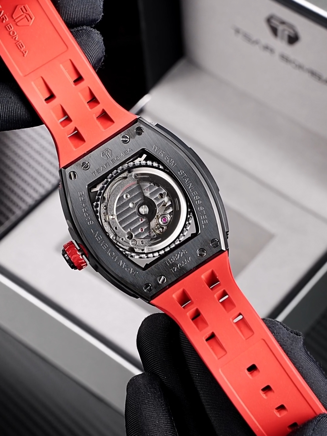 Tsar Bomba Elemental-Carbon Fiber Automatic  TB8228CF-02 Fashion Red 착용 스타일