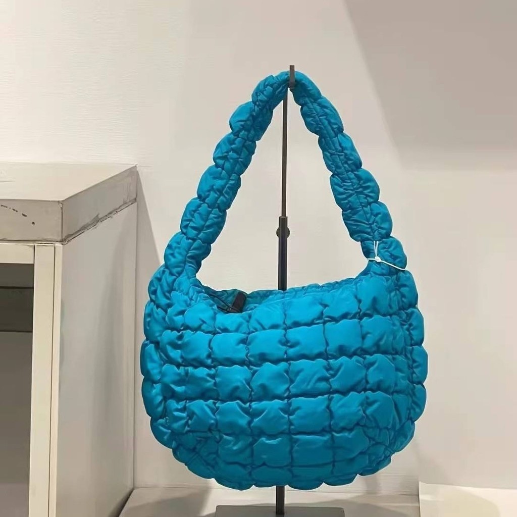 COS Quilted Mini Bag Bright Turquoise 착용 스타일