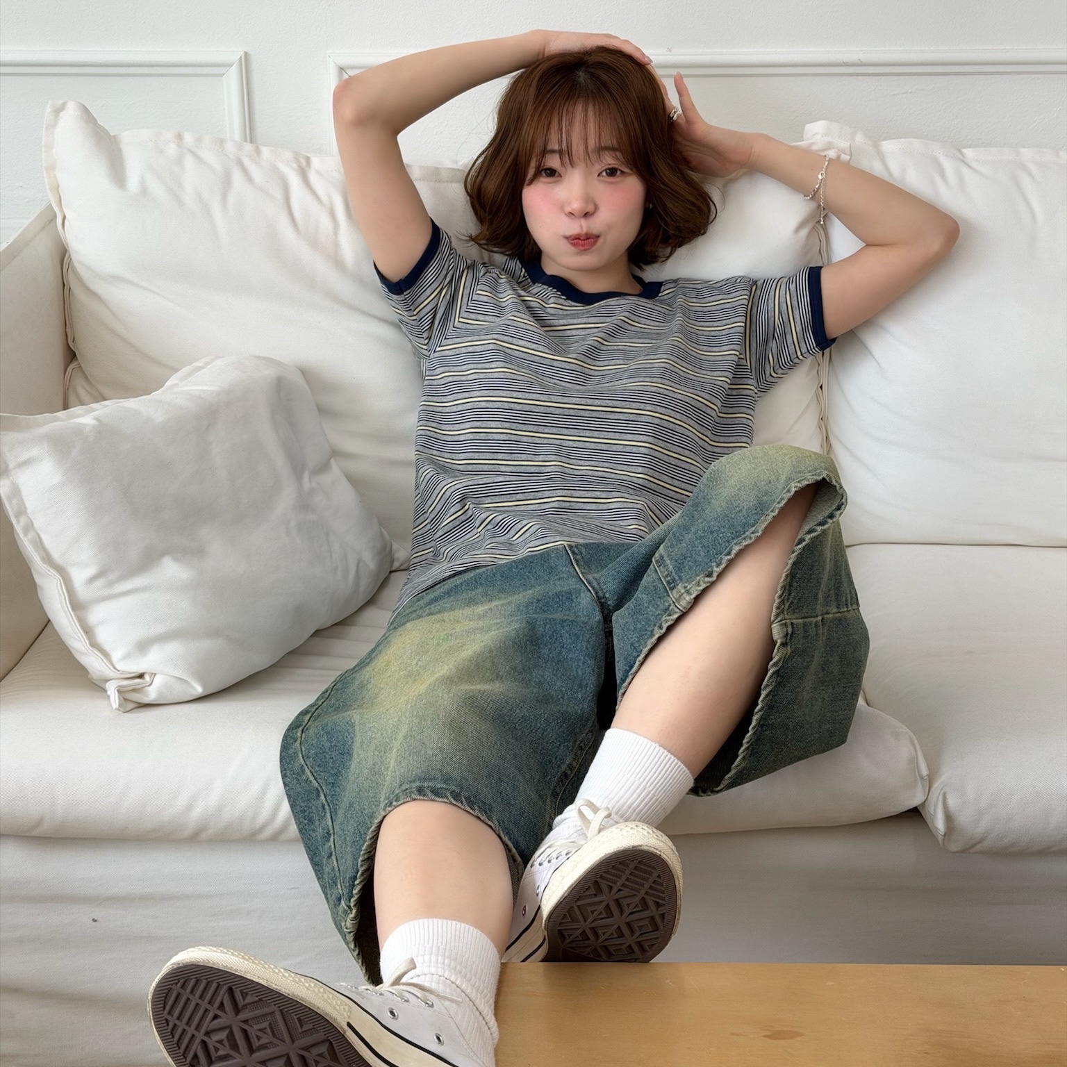 AMOU Amou Multi Stripe Ringer T-Shirts Melange, AMOU Amou Multi Stripe Ringer T-Shirts Brown 착용 스타일 - 1
