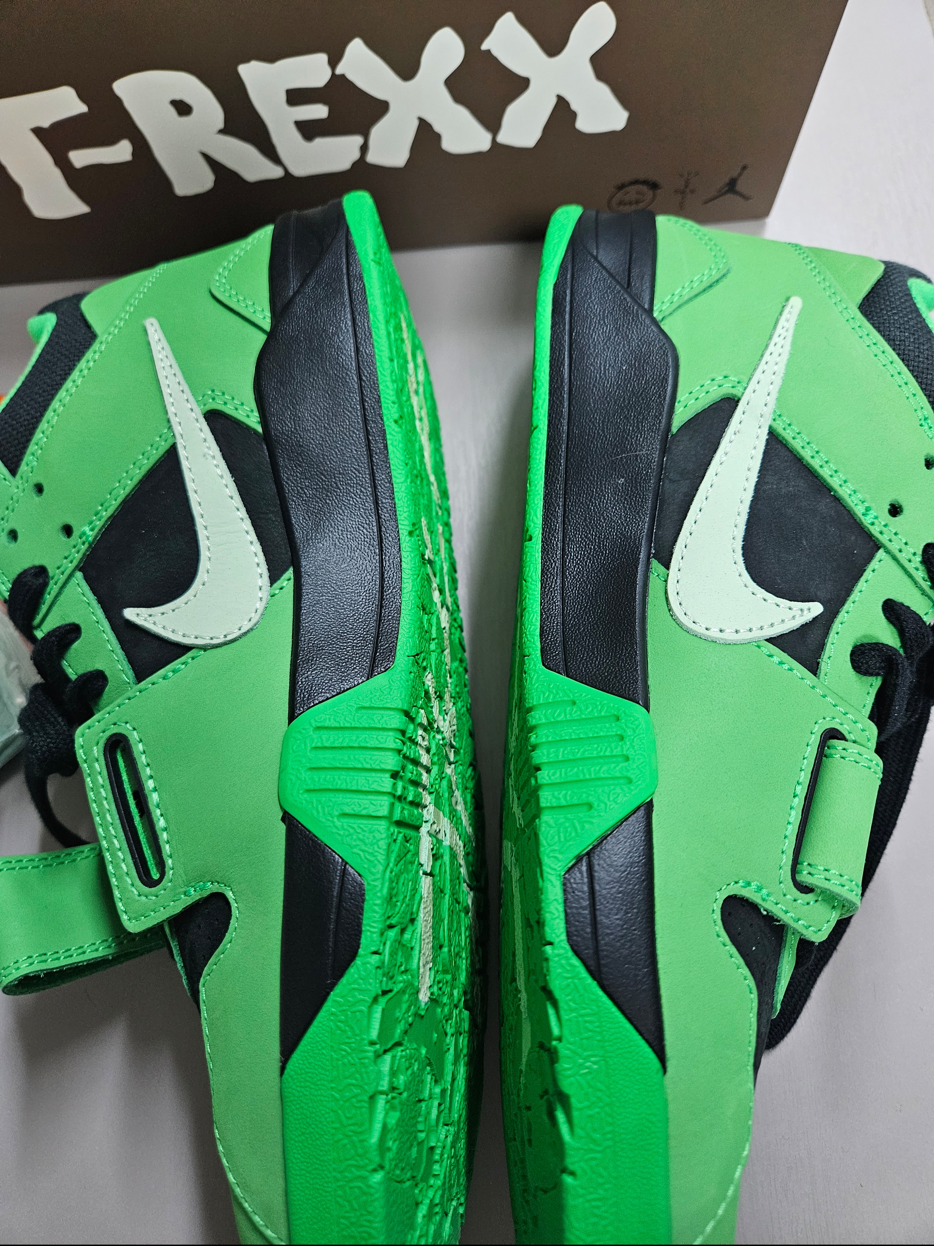 Jordan x Travis Scott Jumpman Jack TR Green Spark Vapor Green 착용 스타일 - 3