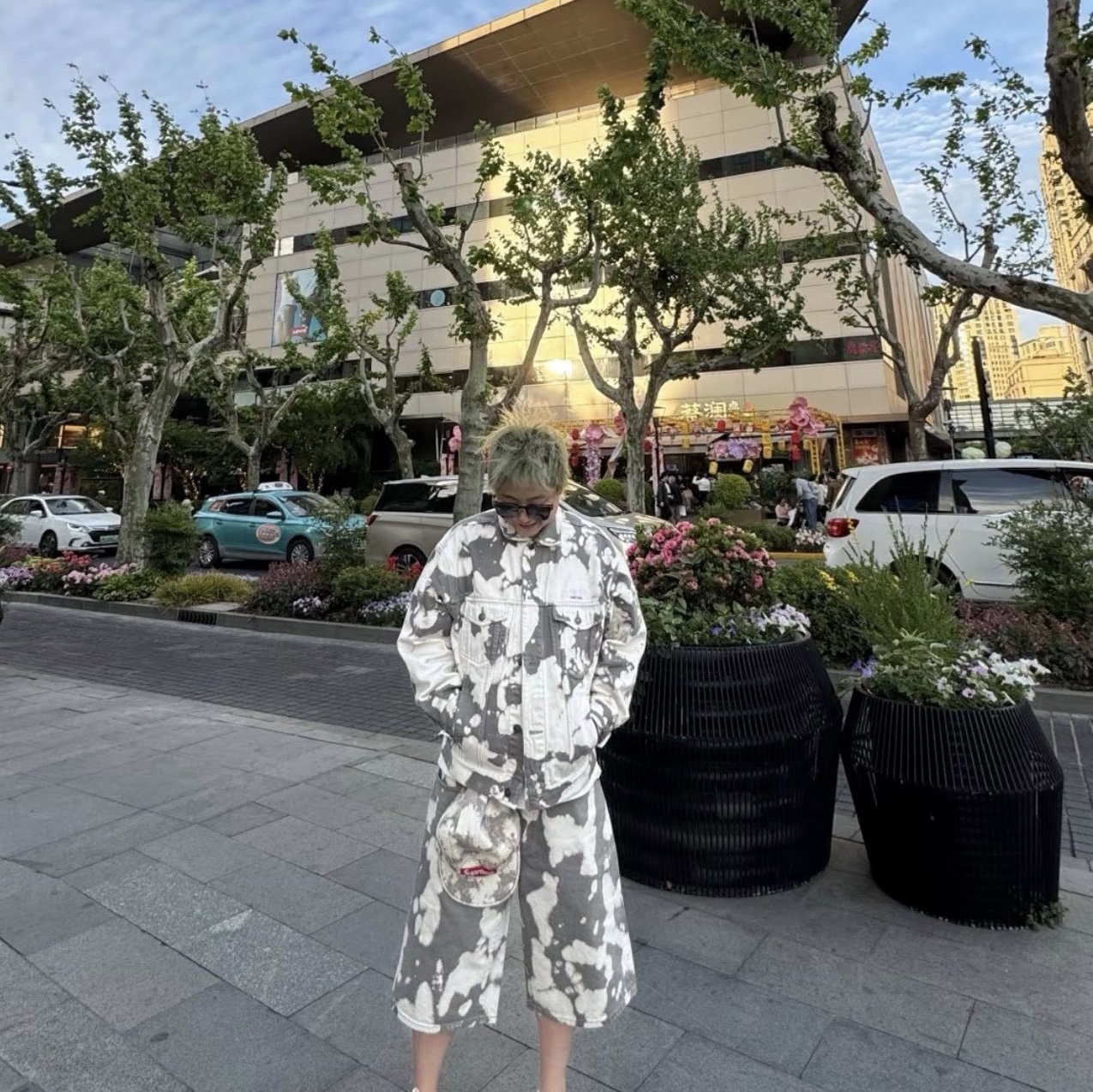 Supreme Baggy Denim Shorts Bleached - 25SS 착용 스타일 - 2