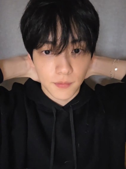 Undermycar Mu.08 Anti Fxxking Logo Play Oversized Pigment Hoodie Gray, Undermycar Mu.08 Anti Fxxking Logo Play Oversized Pigment Hoodie Beige 착용 스타일 - 3