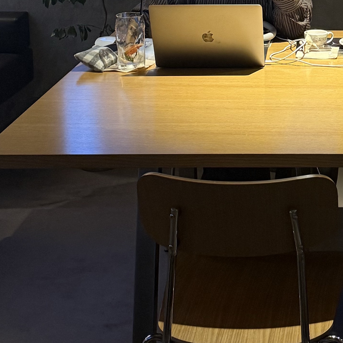 Apple 2025 MacBook Air 13 M4 256GB SSD / 16GB RAM Silver (Korean Ver.) 착용 스타일