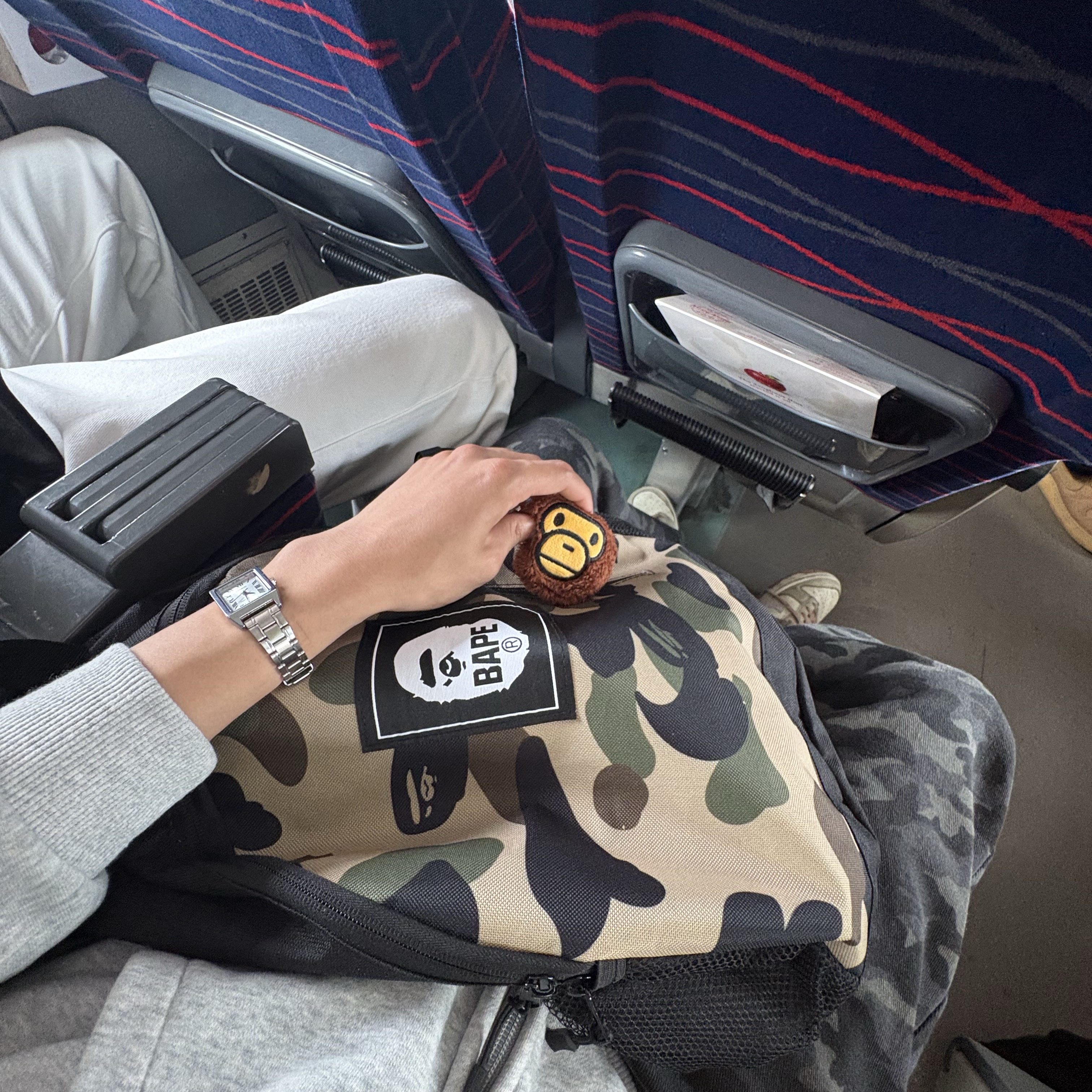Casio LTP-V007D-7B, Yeezy HD-10 Grey - Korea Limited 착용 스타일