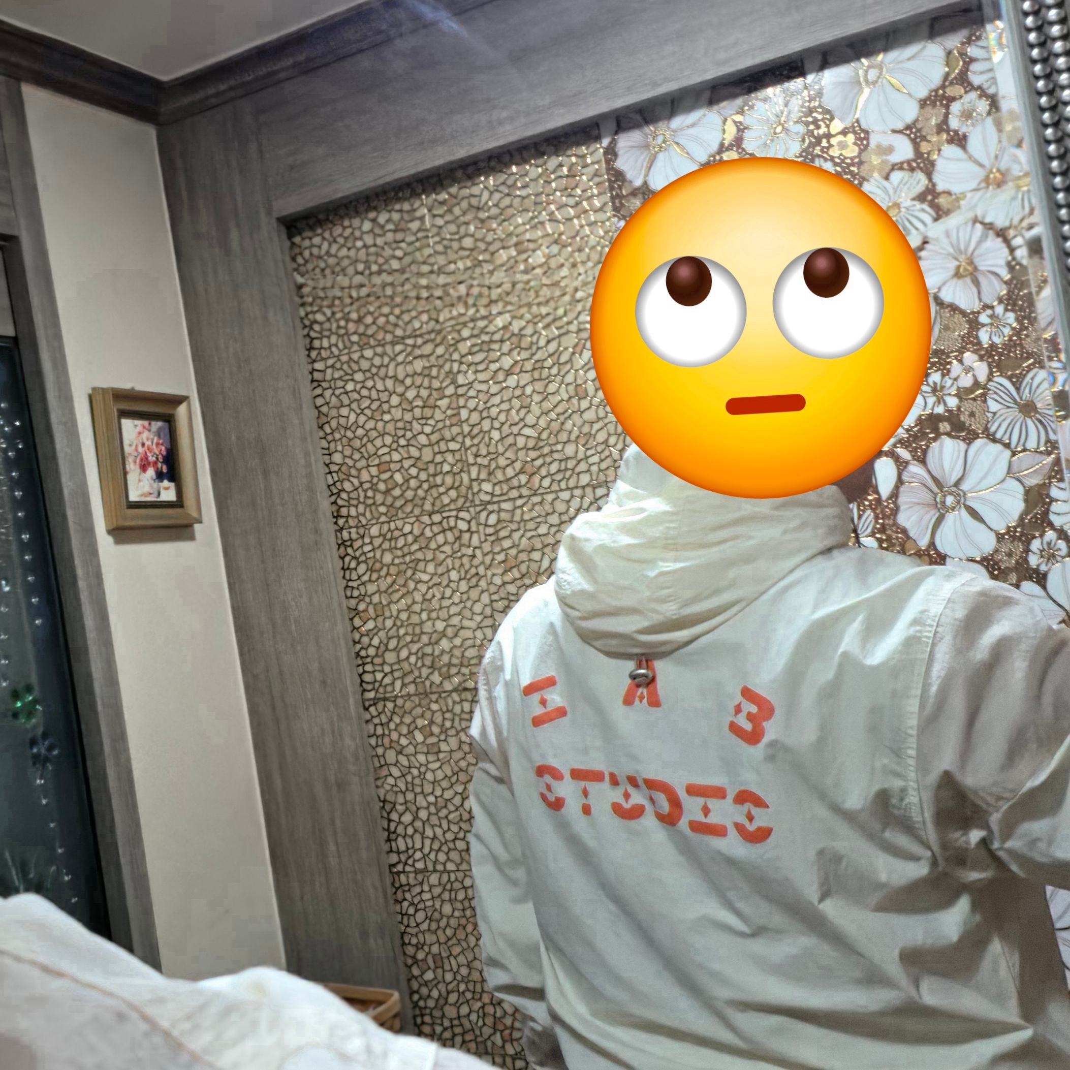 IAB Studio x Lost in Starlight Space Track Jacket White Orange 착용 스타일 - 2