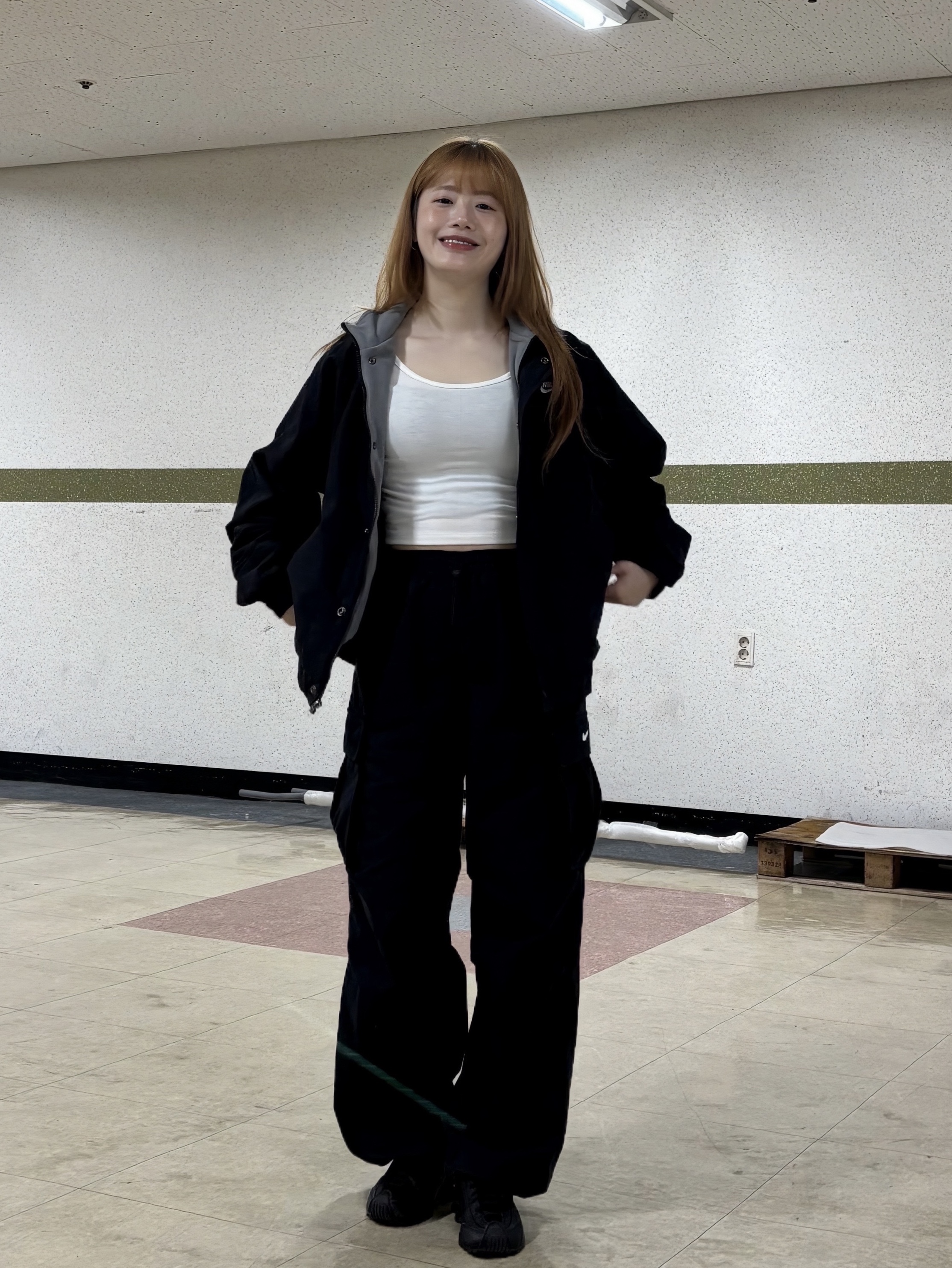 (W) Nike Shox R4 Black, Nike Club Futura Jacket Black White - Asia 착용 스타일 - 2