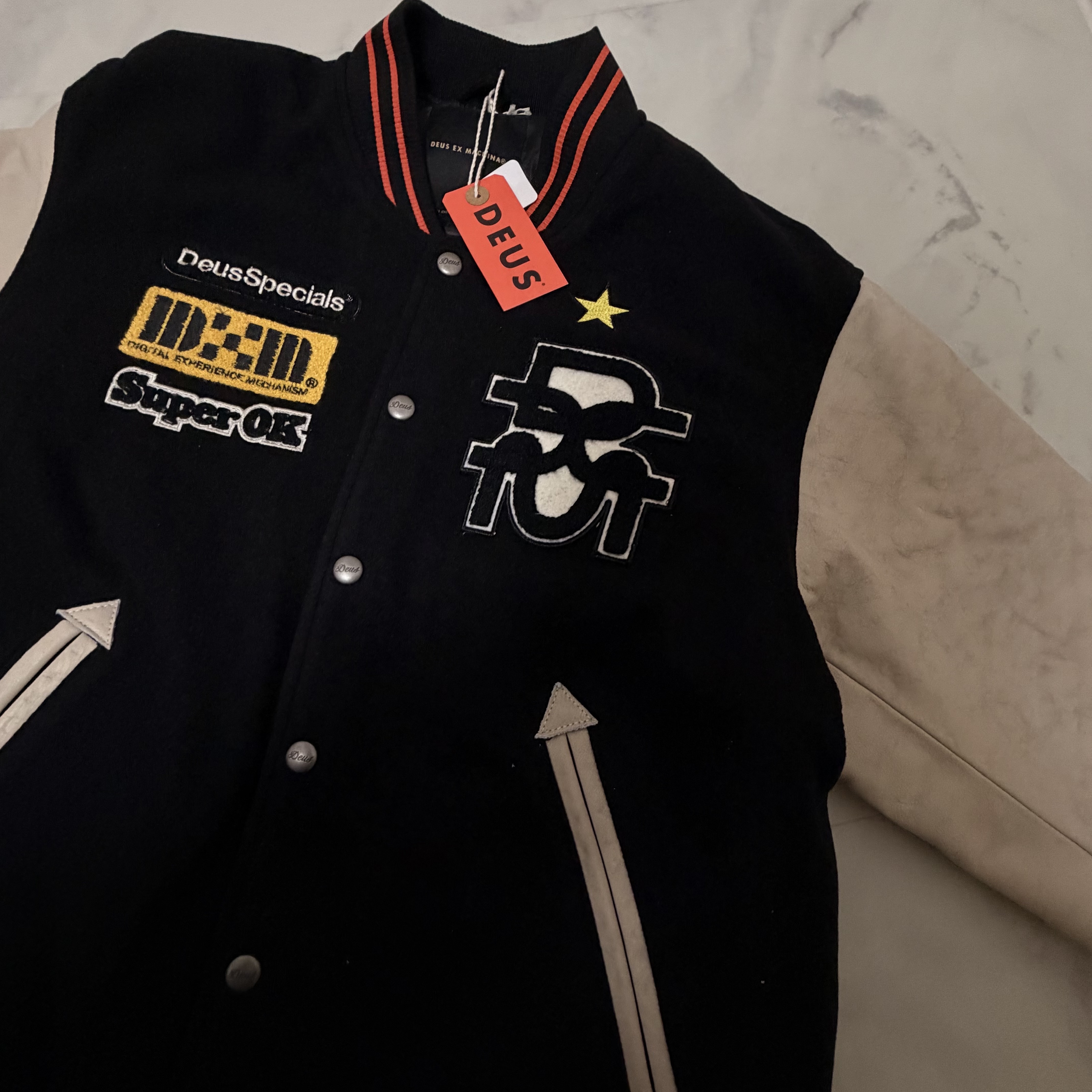 Deus Ex Machina Vasity Jacket Black 착용 스타일