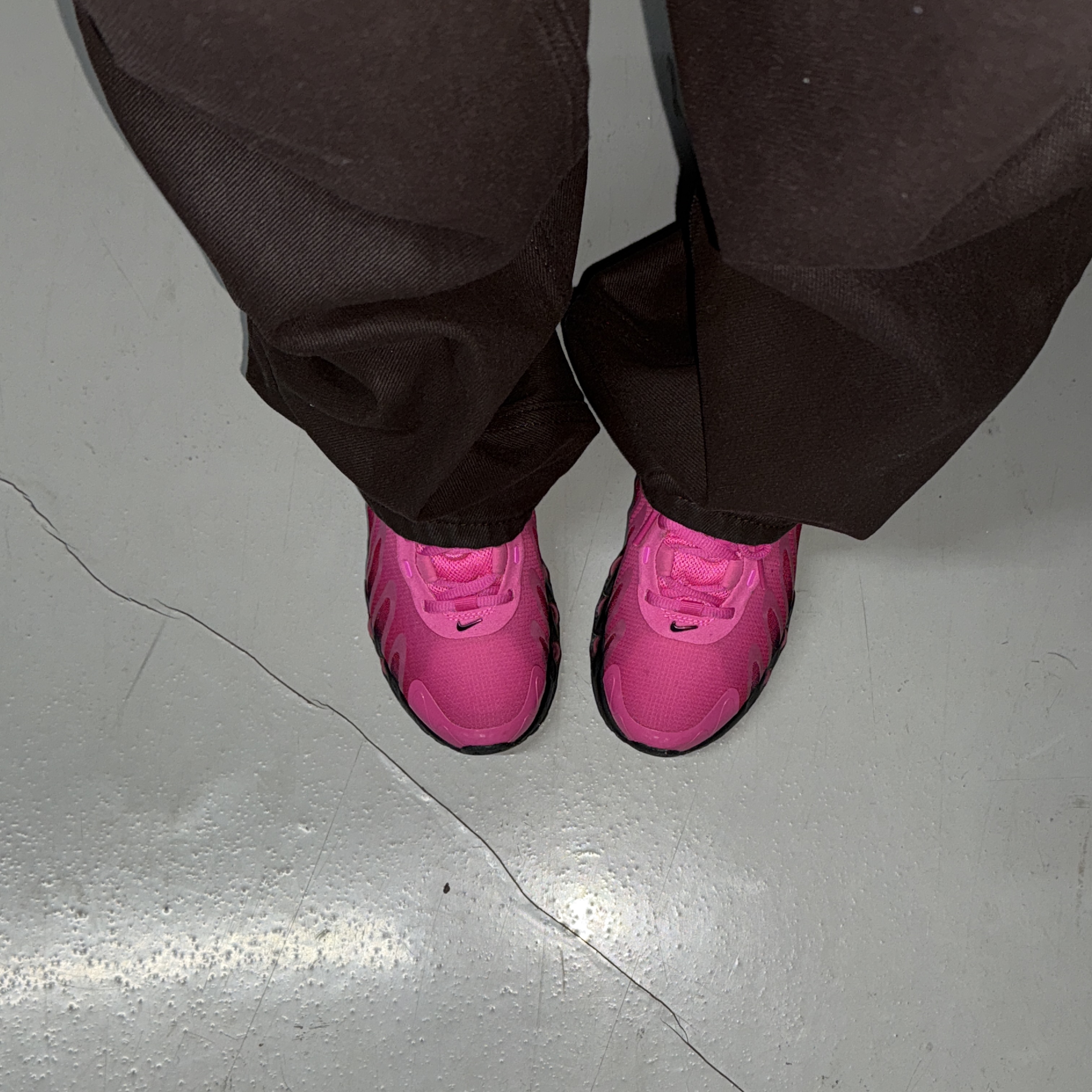 (W) Nike Air Max Dn8 Hyper Pink Black 착용 스타일